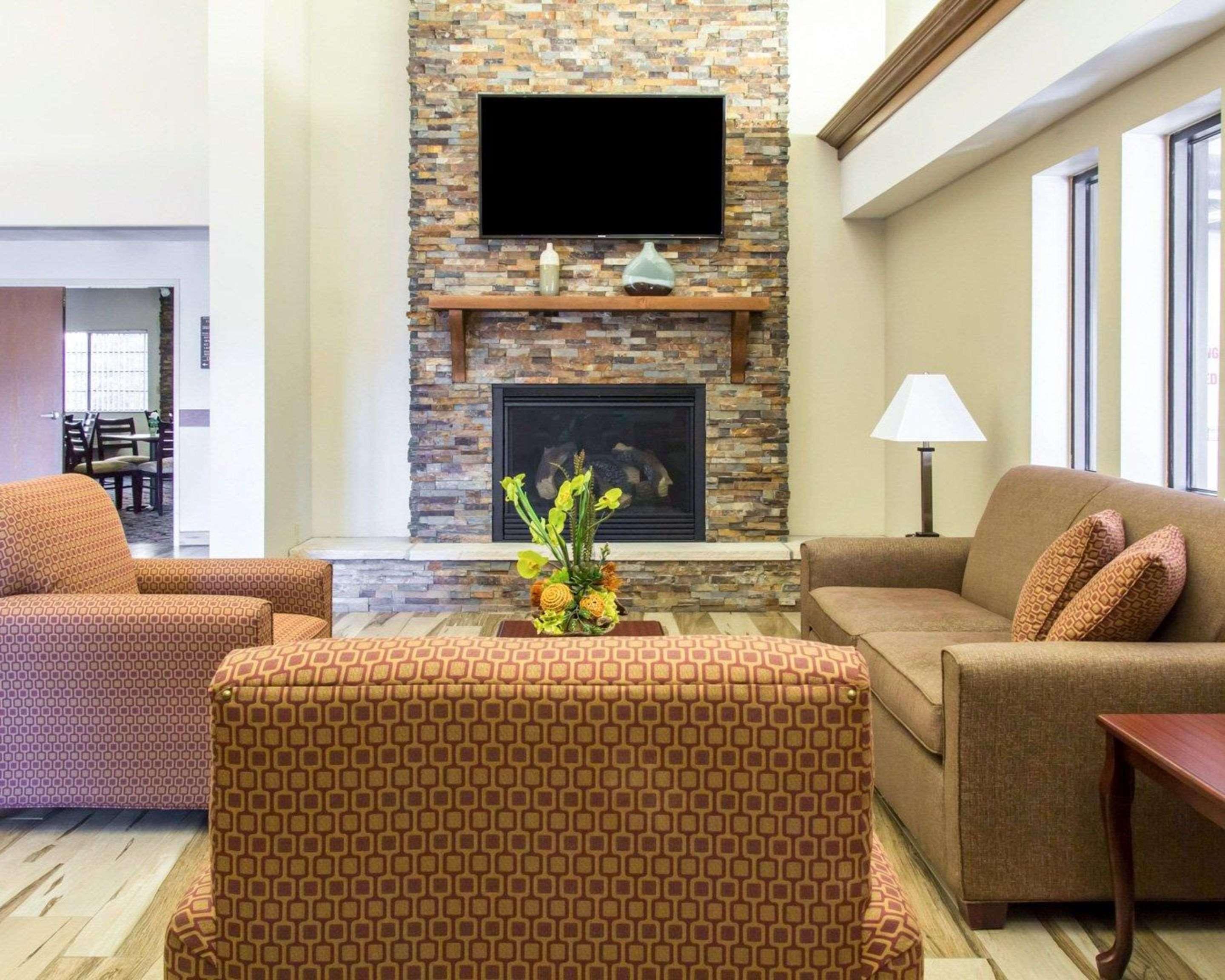 Vista Lobby Quality Inn & Suites Vail Valley