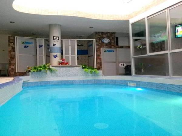 Vista Piscina Yaku Sauna & Spa Hostal