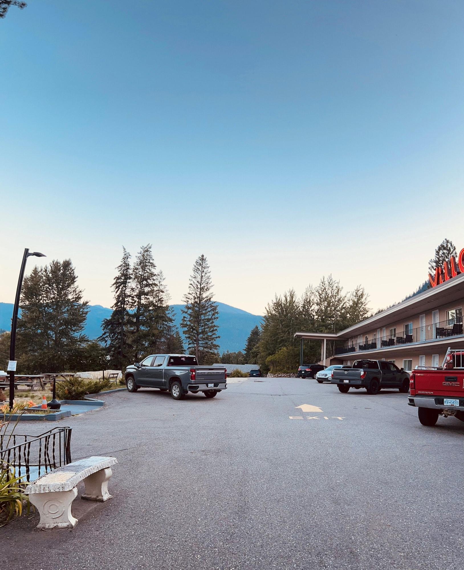 Varios Villa Motel
