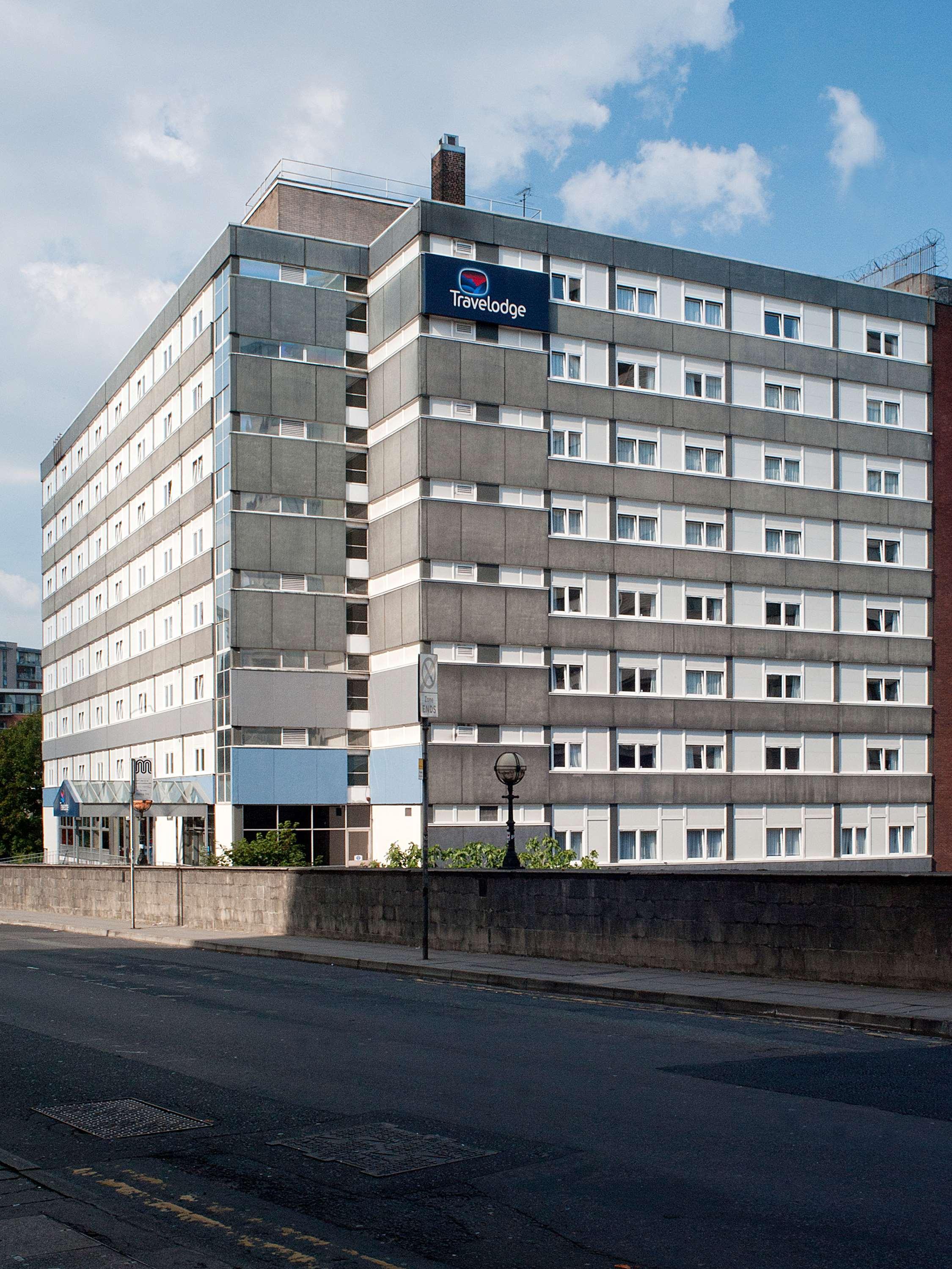 Vista Exterior Travelodge Manchester Central