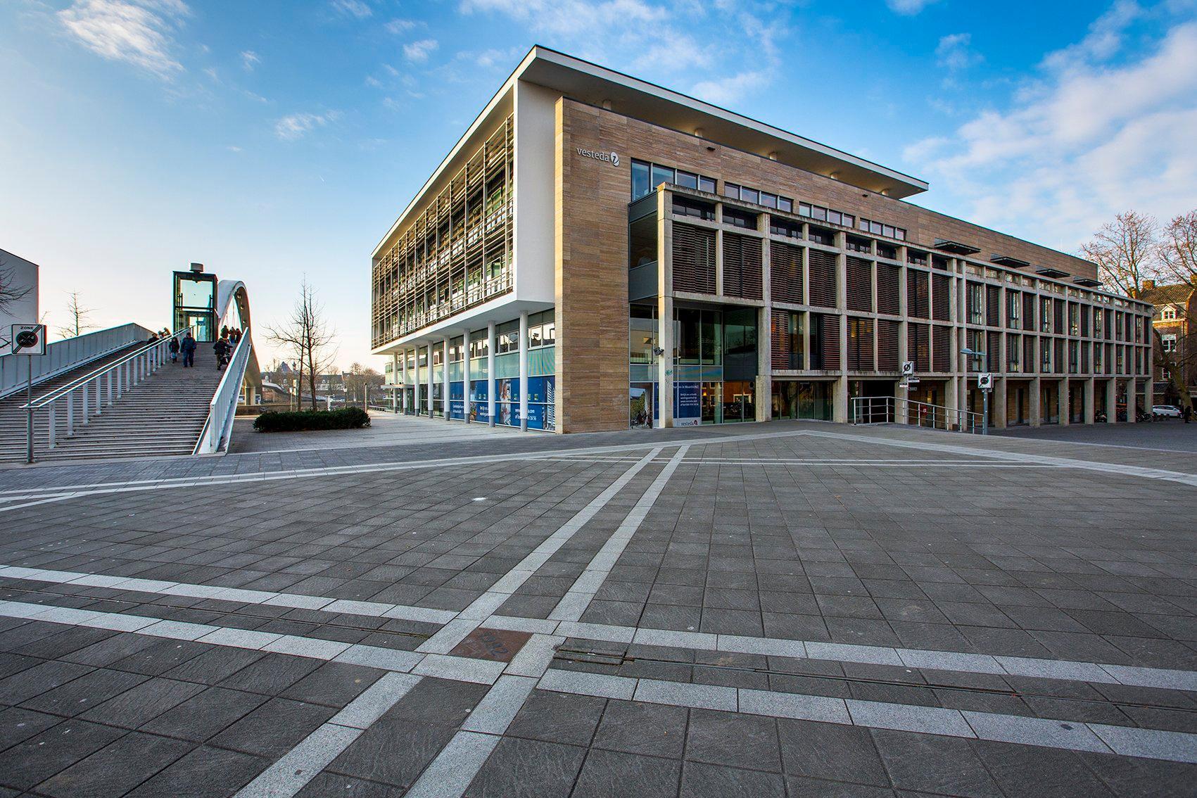 Vista Exterior Crowne Plaza Maastricht by IHG