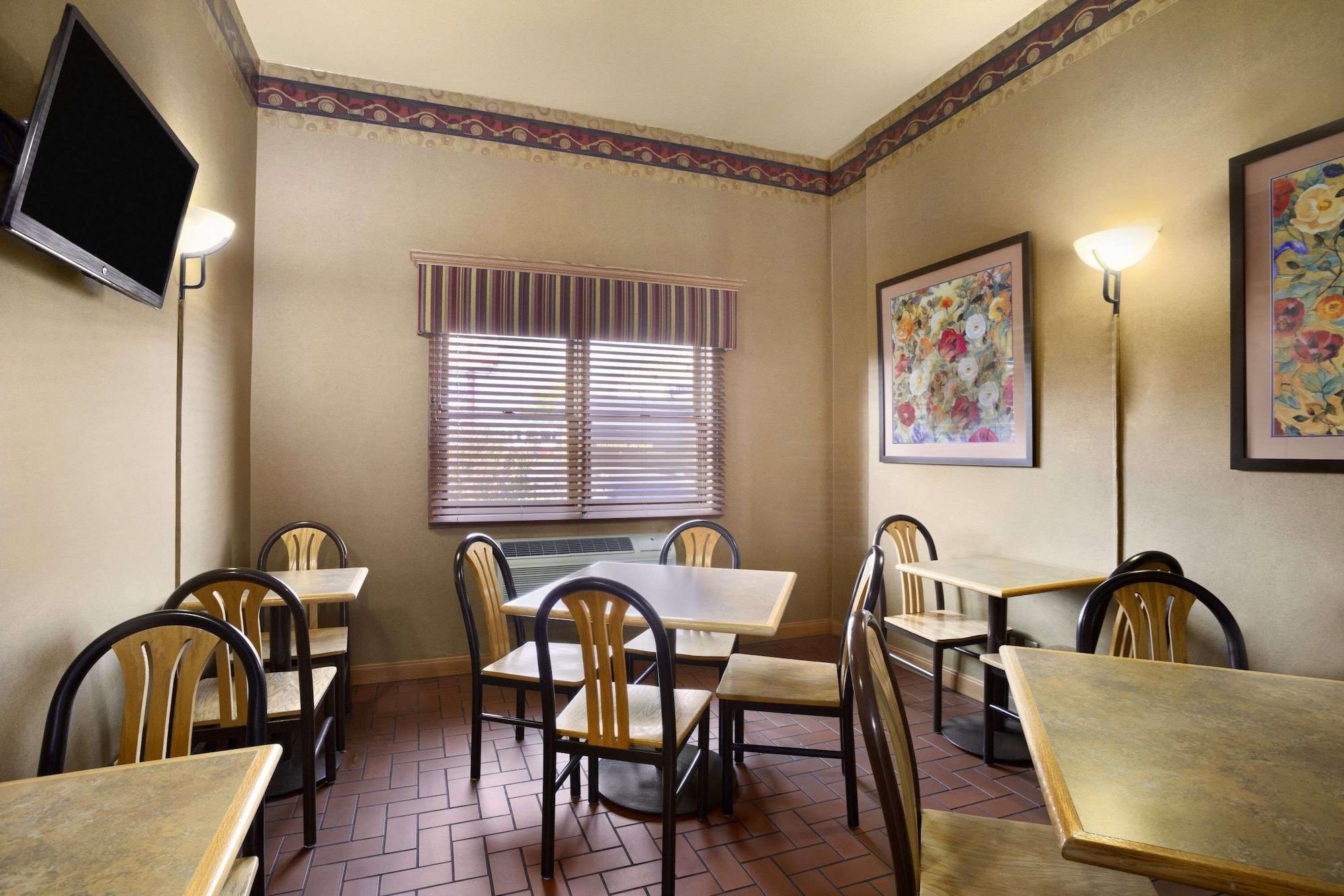 Restaurant Super 8 by Wyndham Alton