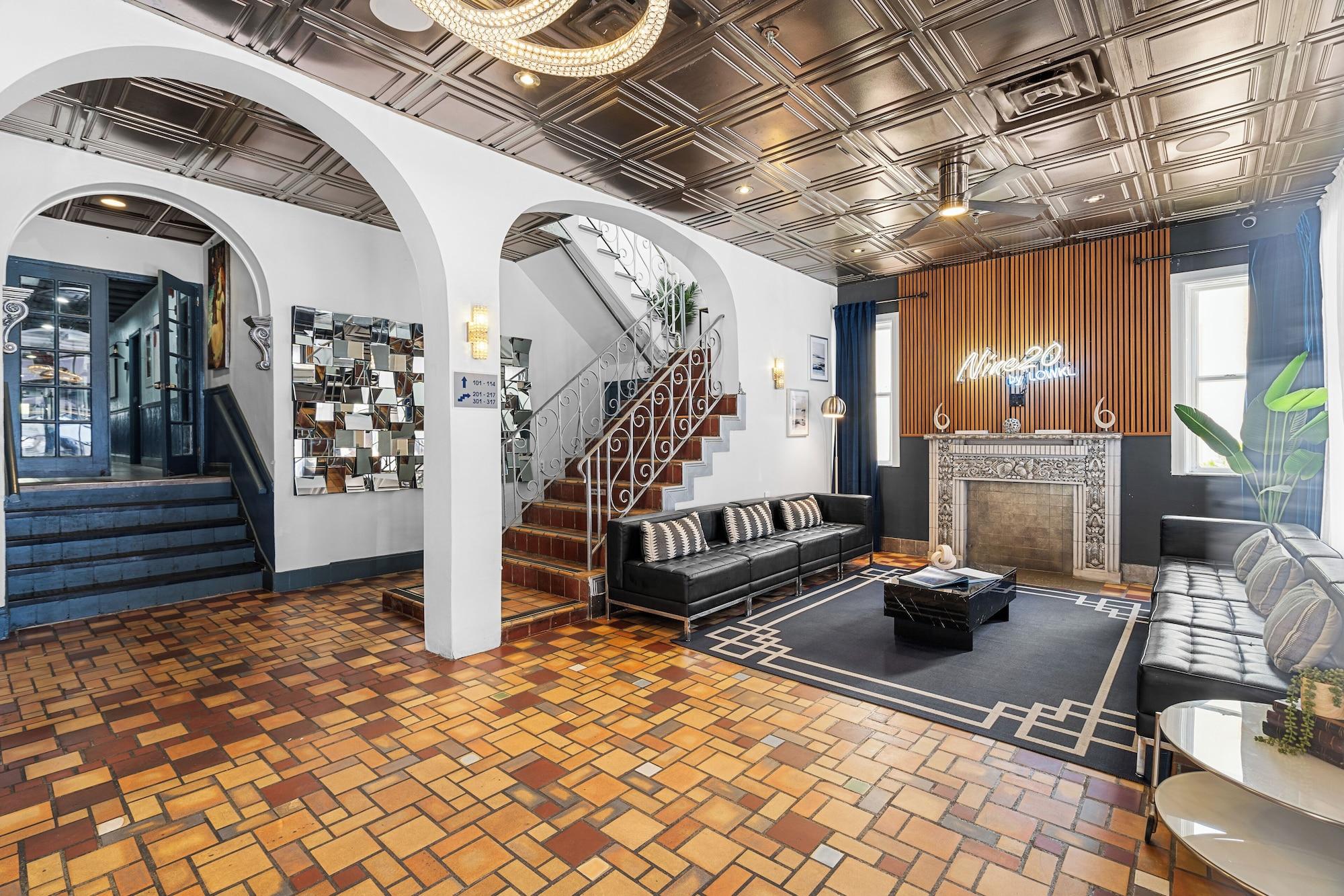 Vista Lobby Nine20 Collins Apartments by Lowkl