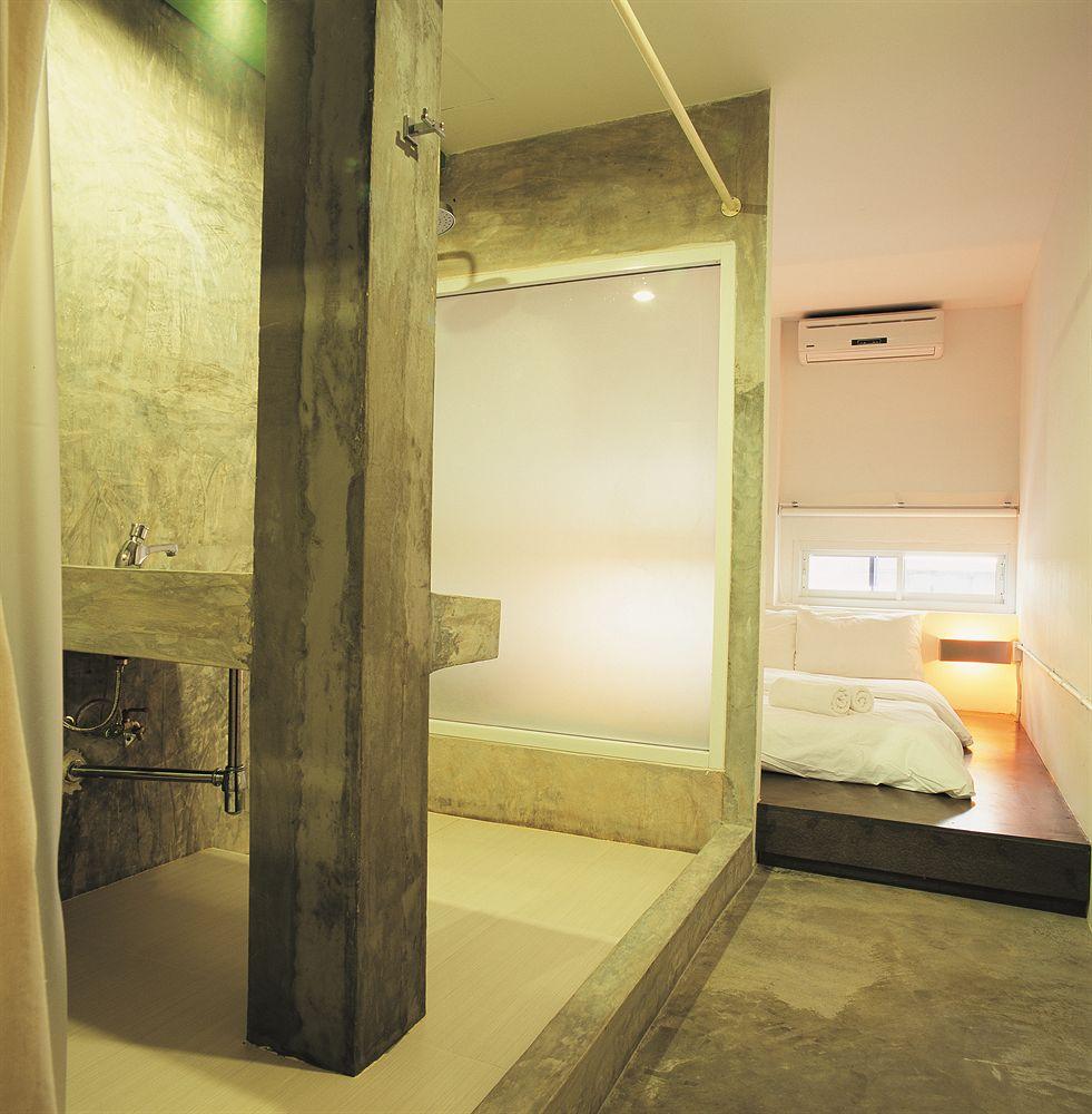 HQ Hostel by null
