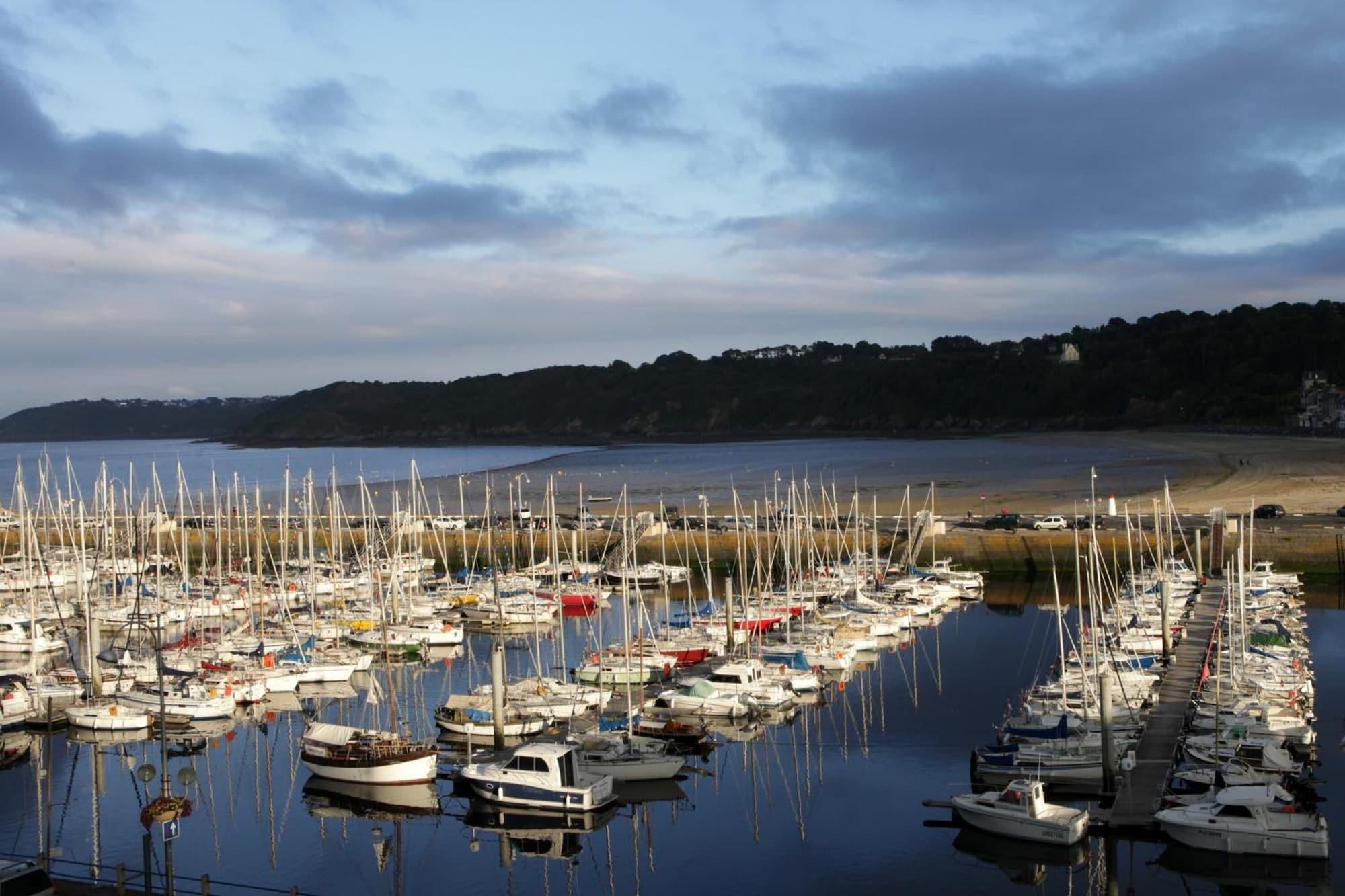 Varios Hotel Le Benhuyc