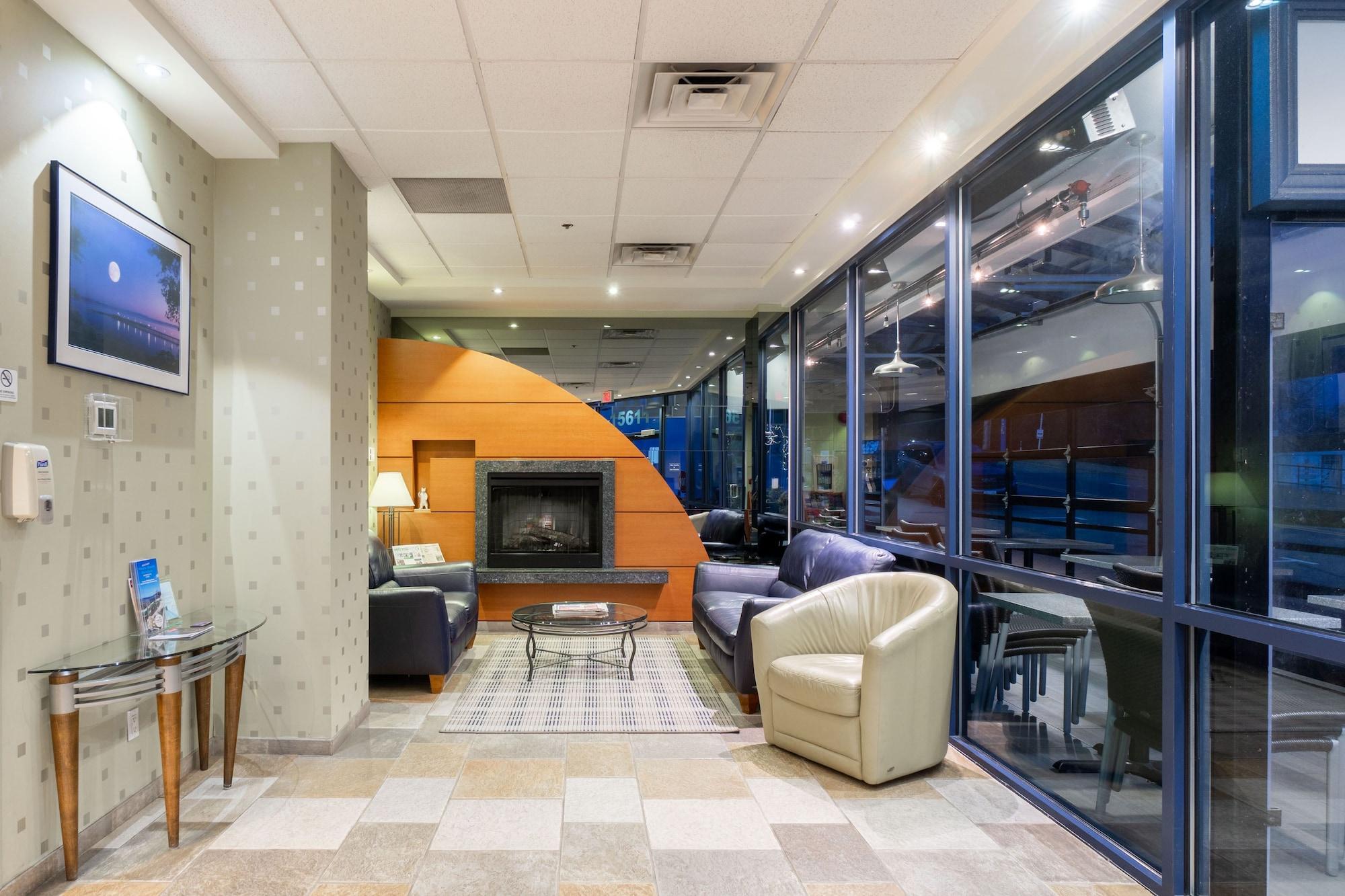 Vista Lobby Ocean Promenade Hotel