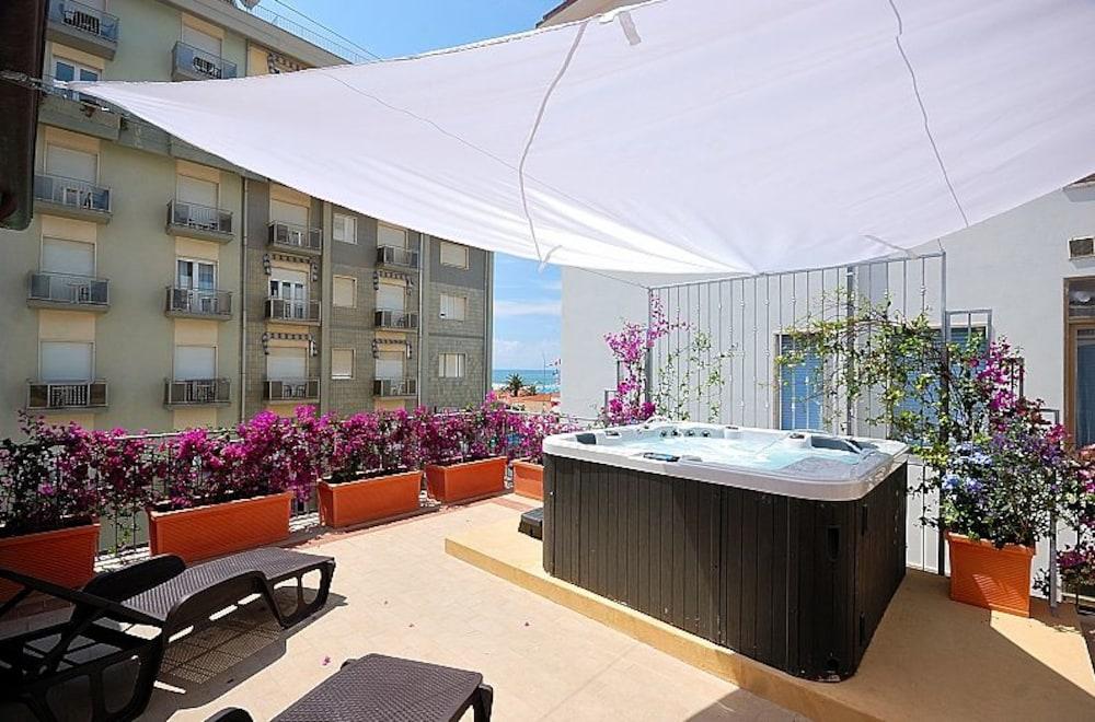Vista Piscina Lido inn Hotel