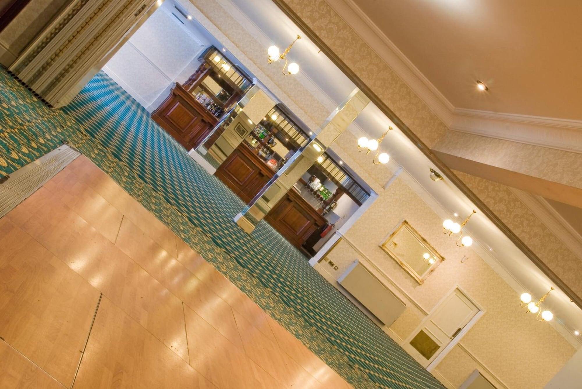 Vista Lobby Royal Court Hotel & Spa Coventry
