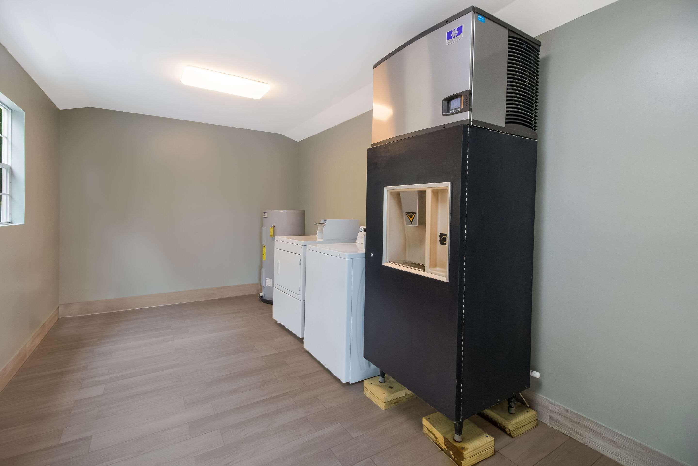 Centro de Negocios Econo Lodge Martin