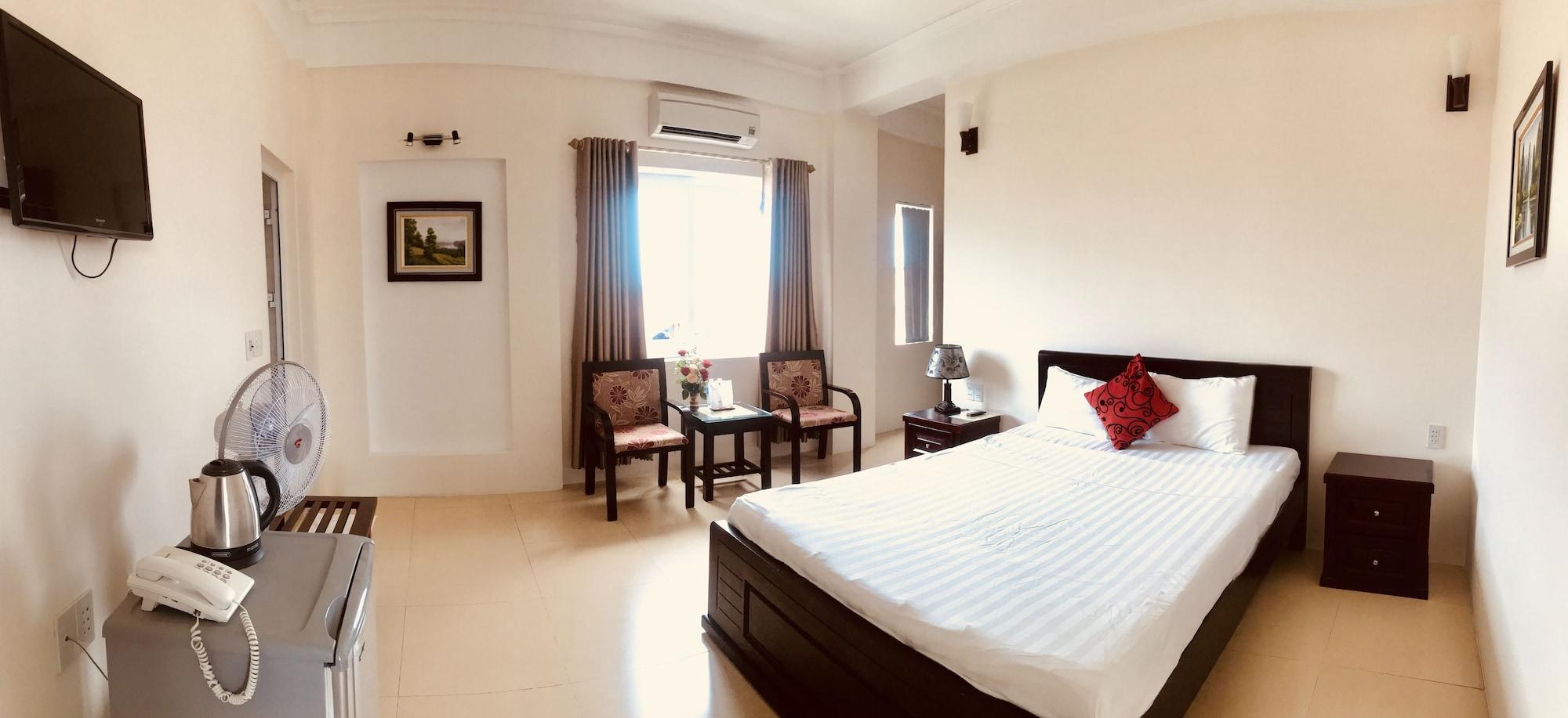 Varios Nam Long Plus Hotel