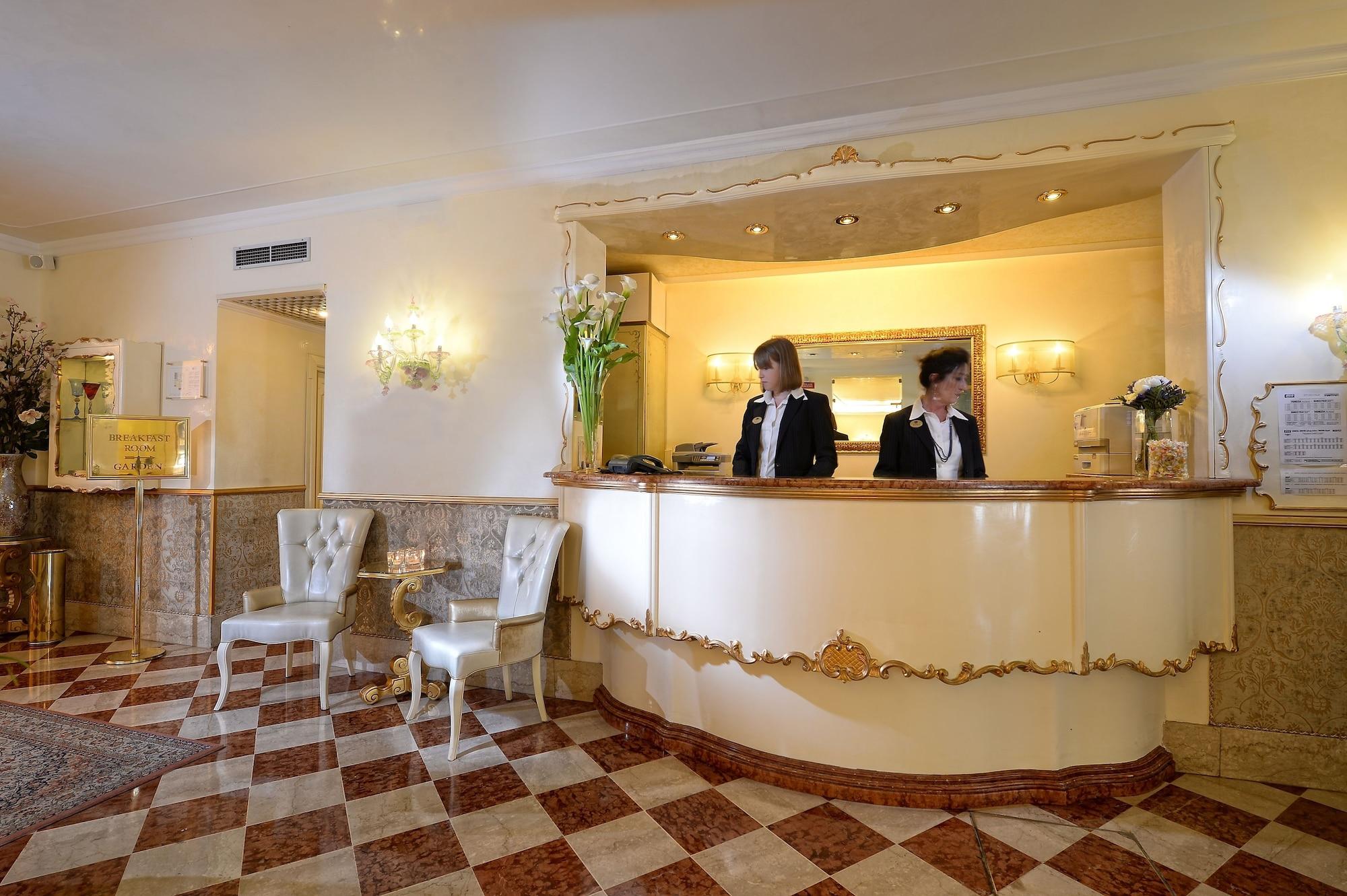 Vista Lobby Hotel Olimpia Venice, BW Signature Collection