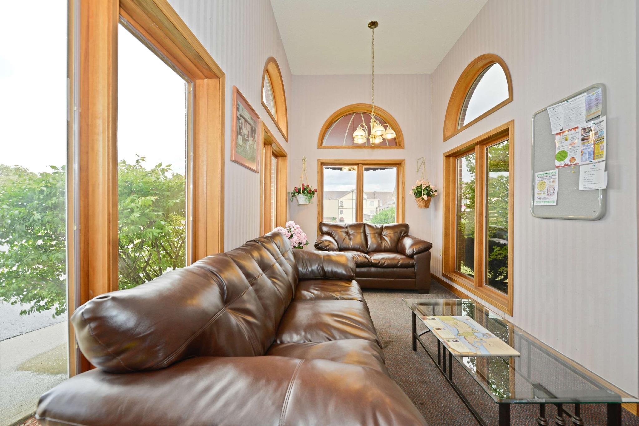 Vista Lobby Americas Best Value Inn St. Ignace