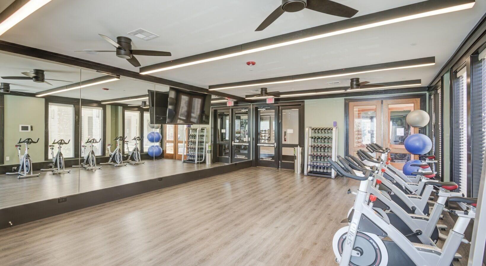 Gimnasio Landing Twin Creeks Apartments