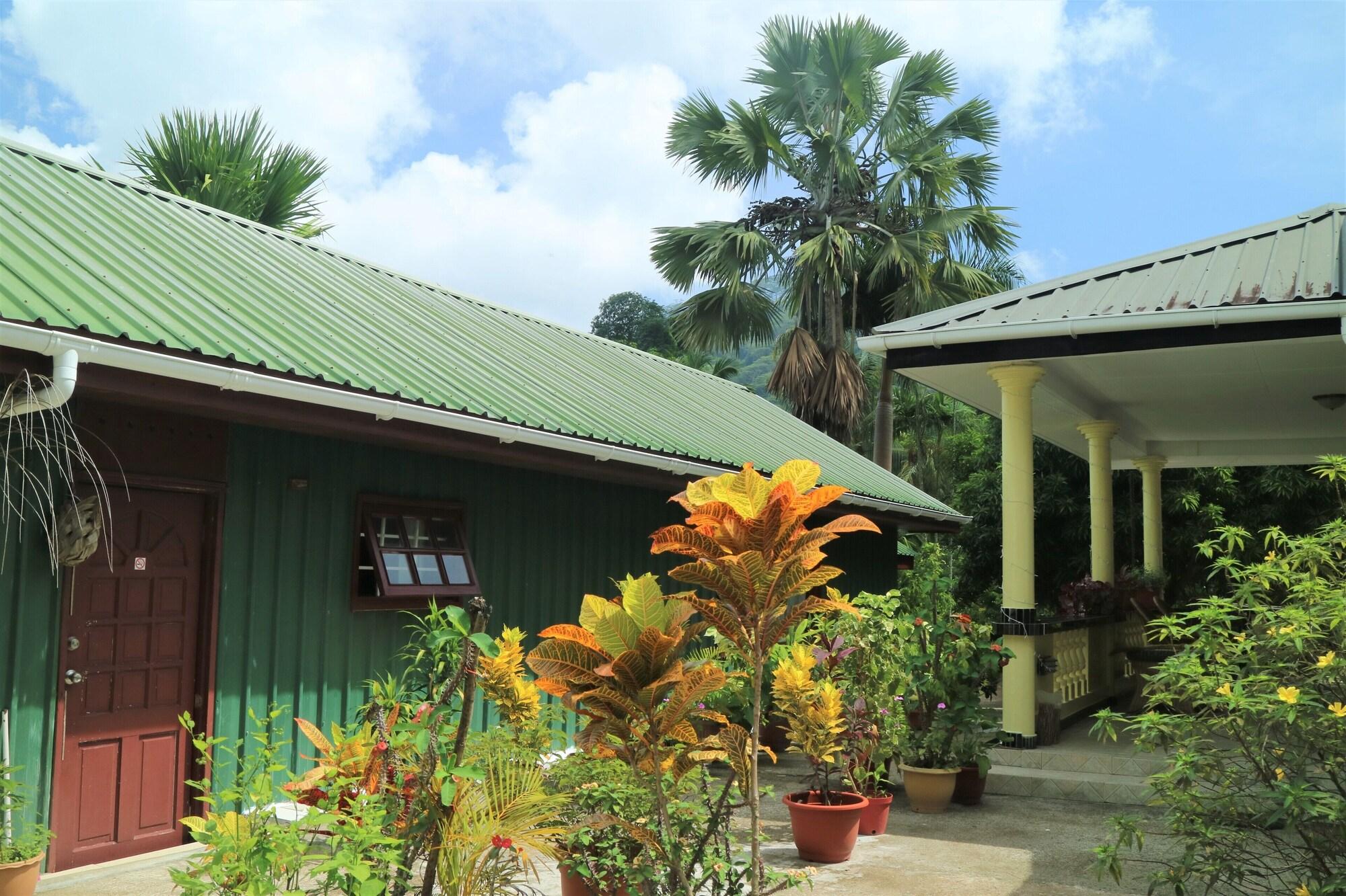 Vista Exterior Lapasyans Self-Catering