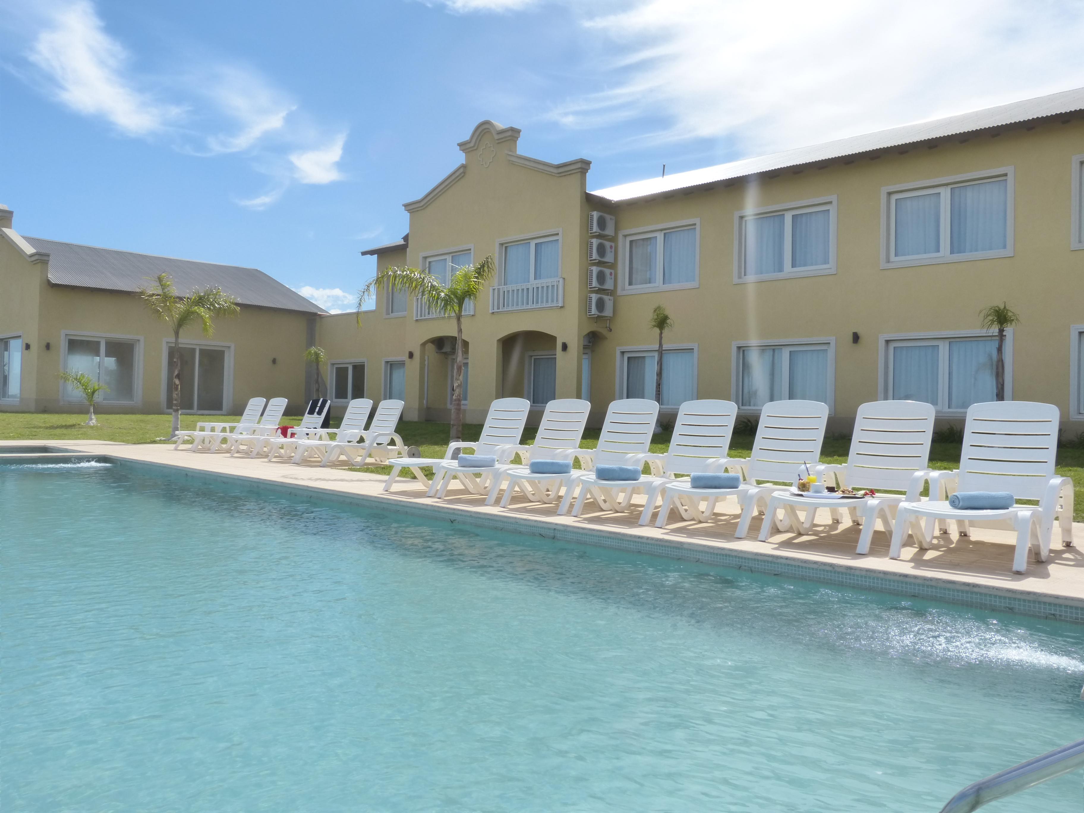 Vista Piscina Hotel Howard Johnson Trenque Lauquen