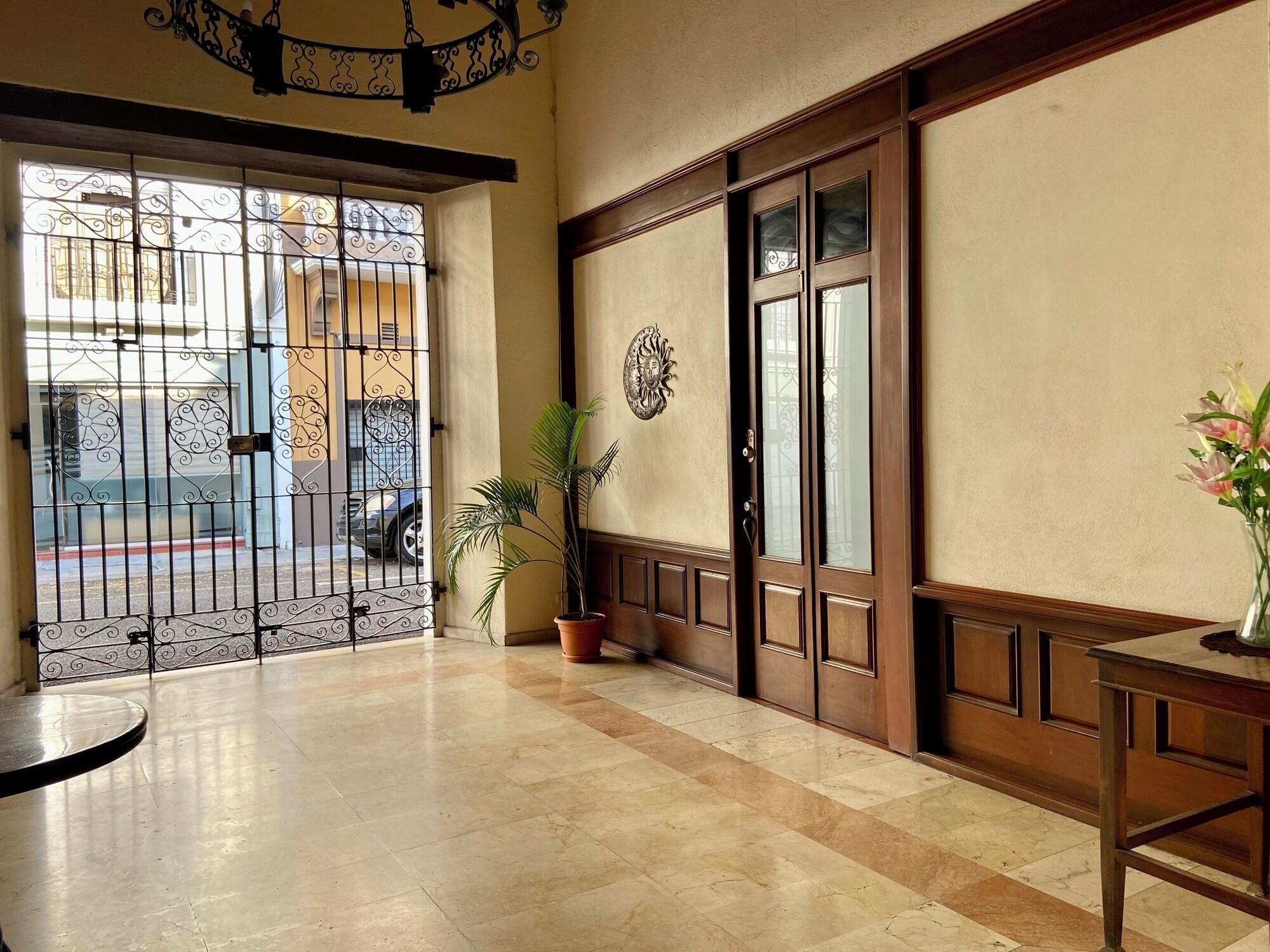 Vista Lobby Paseo Colonial - Sanctuary 2