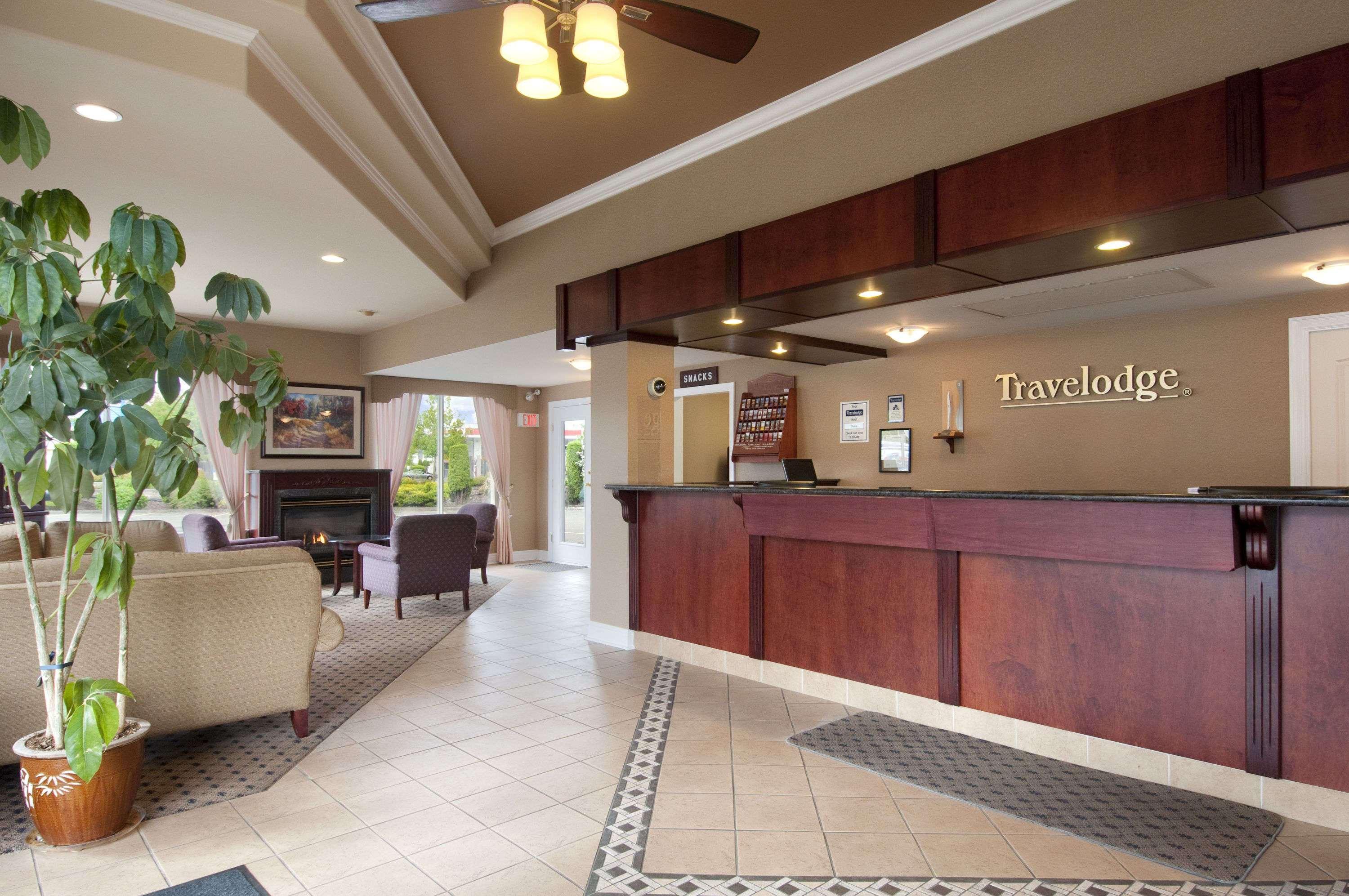 Vista Lobby Travelodge by Wyndham Langley