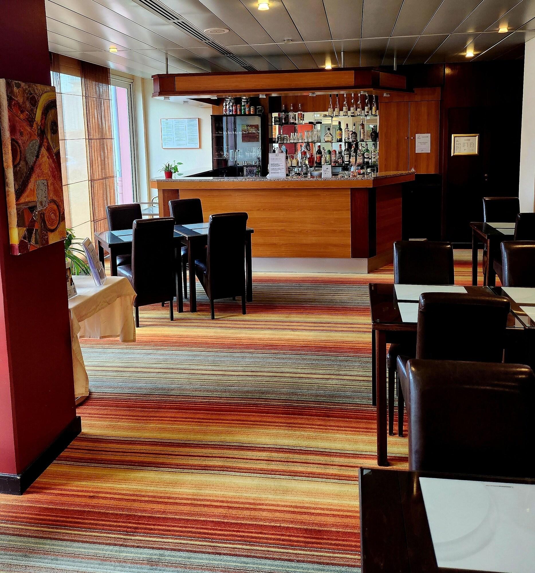 Bar/Salón The Originals City, Hôtel Le Forum, Strasbourg Nord
