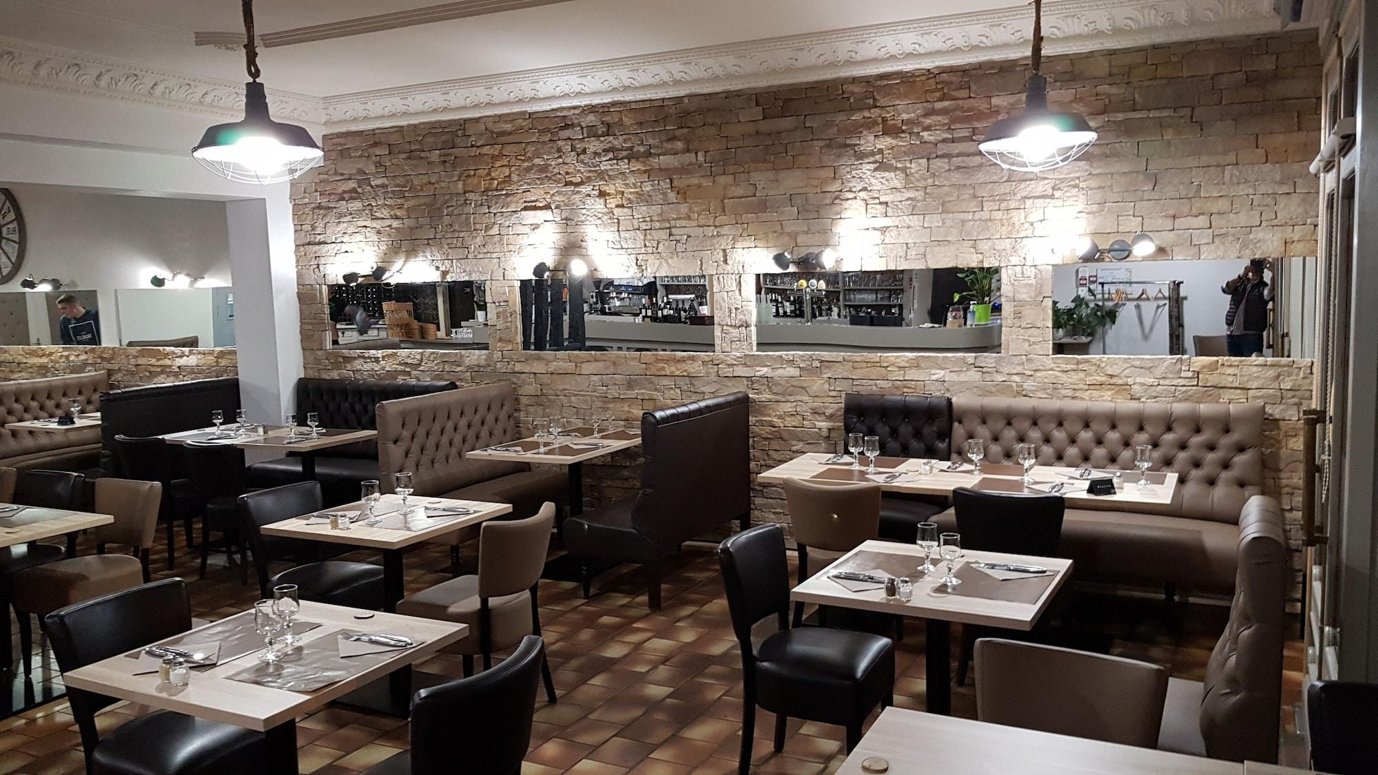 Varios Hôtel Restaurant Le Victor Hugo