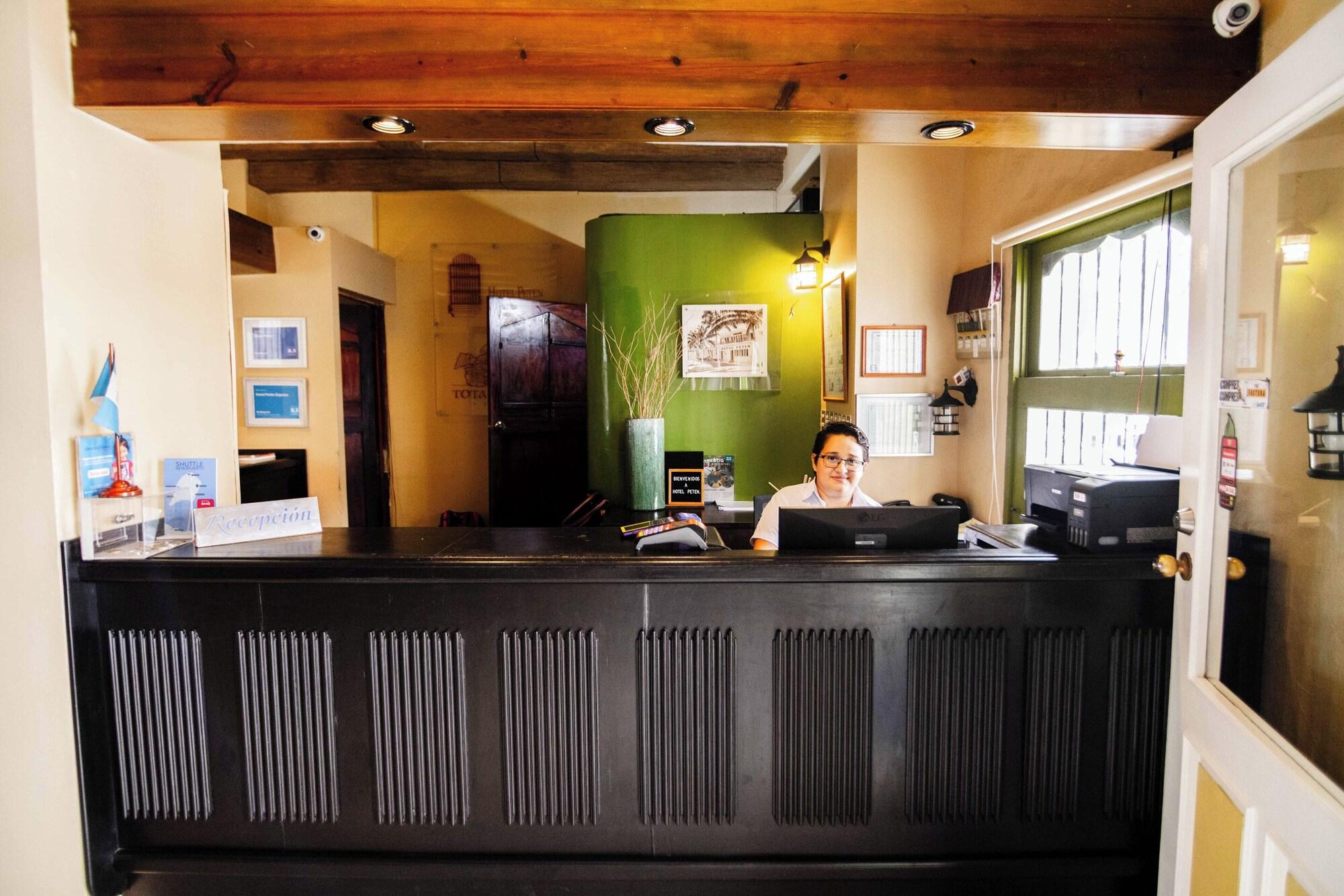 Vista Lobby Hotel Petén Express - Hostel