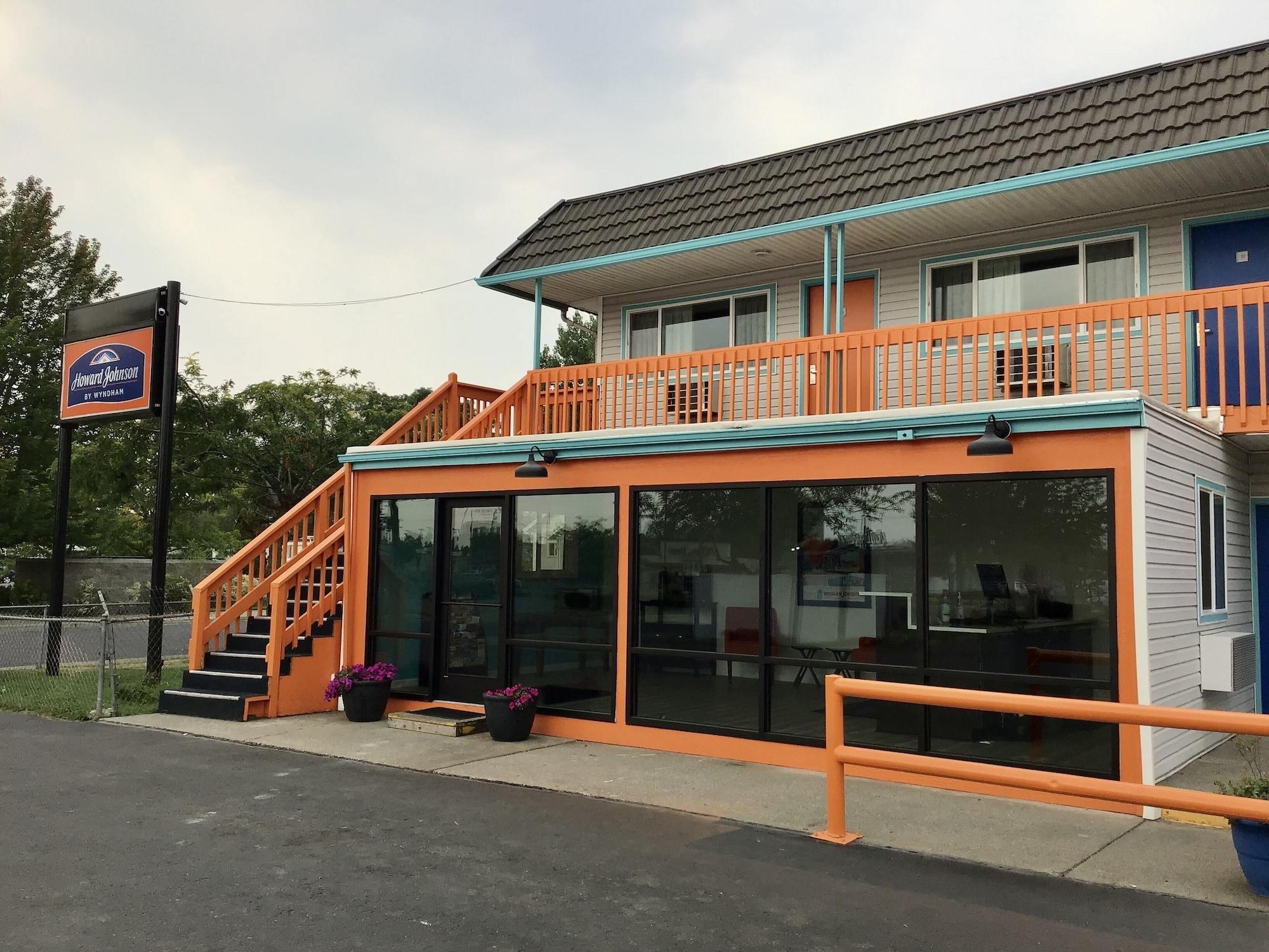 Vista Exterior Howard Johnson by Wyndham Spokane North