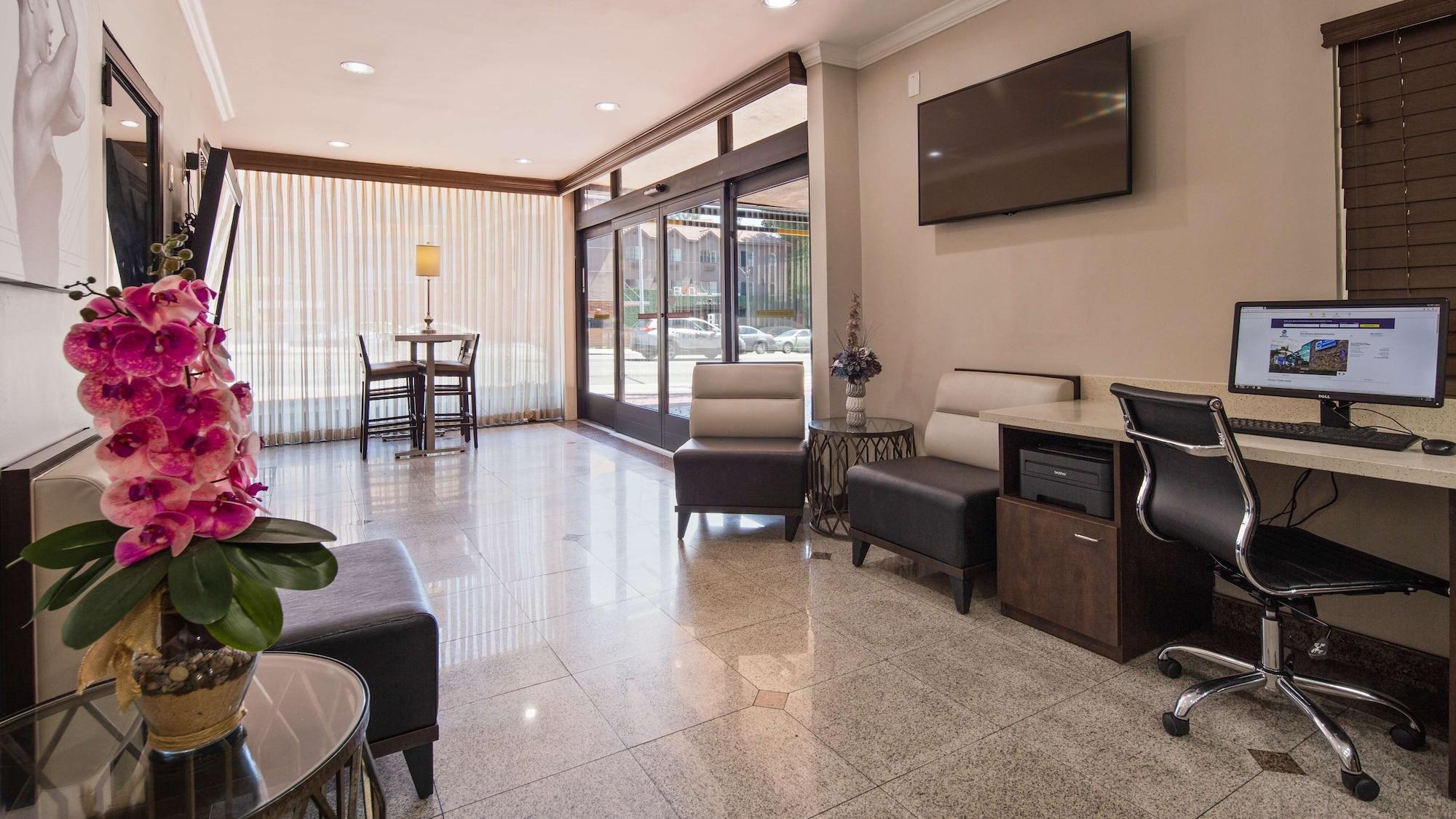Vista Lobby Best Western Hollywood Plaza Inn Hotel - Hollywood Walk of Fame LA