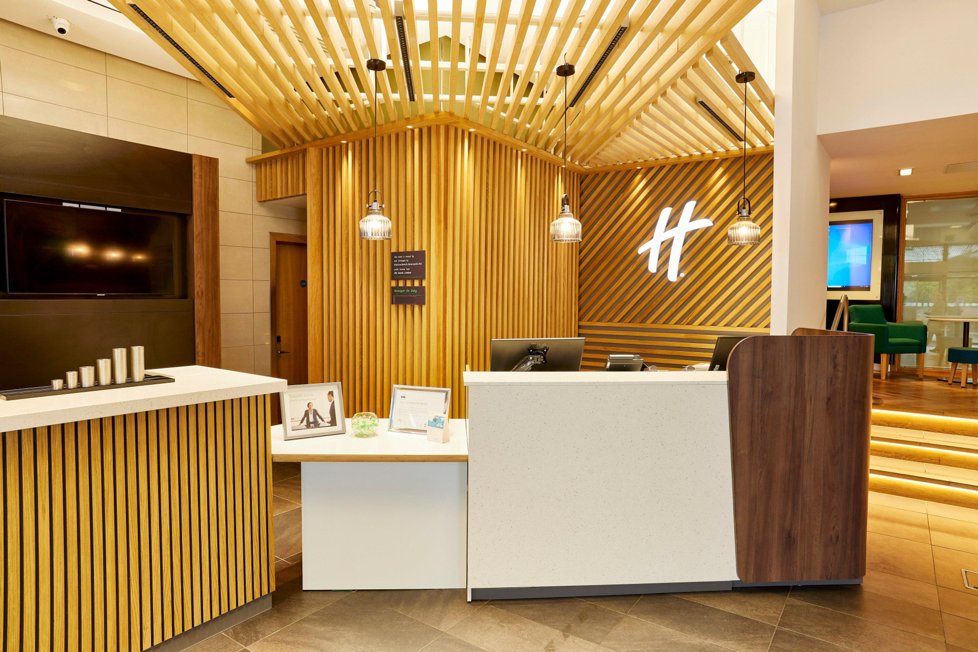 Vista Lobby Holiday Inn Newcastle Jesmond by IHG