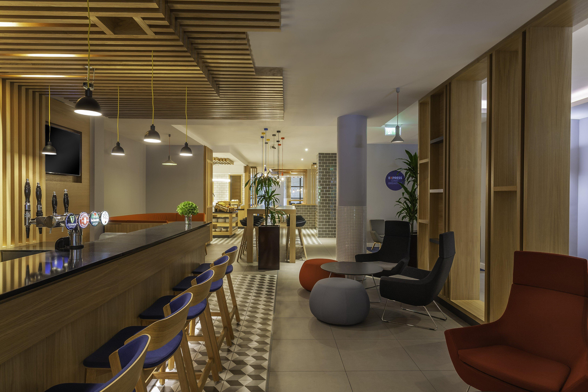 Bar/Salón Holiday Inn Express Hotel Dublin Airport by IHG
