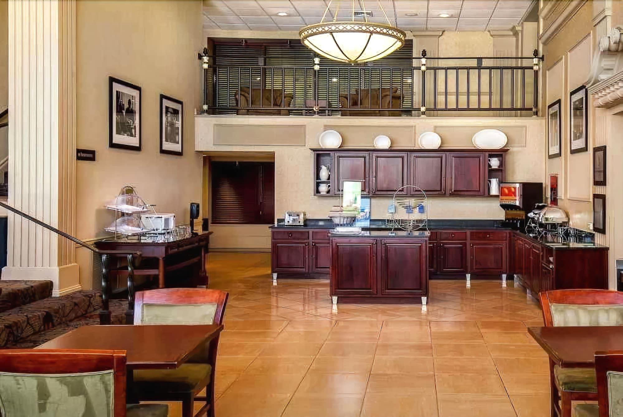 Vista Lobby Wingate by Wyndham St. Clairsville/Wheeling