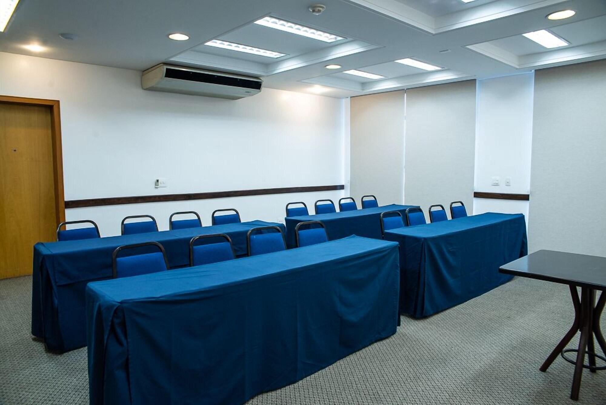Sala de Reuniones Hotel Campo Largo Express