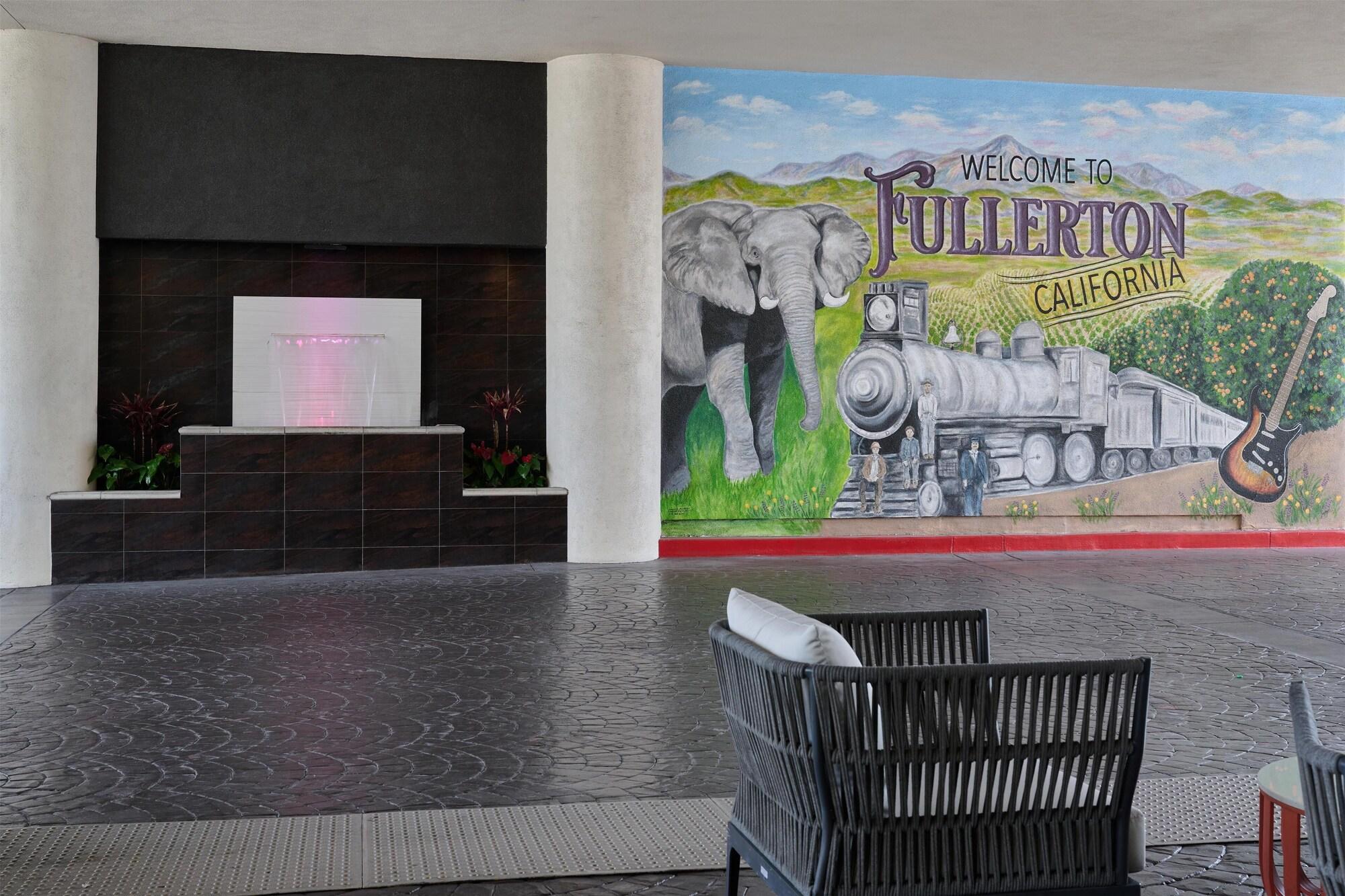 Vista Lobby DoubleTree by Hilton Fullerton