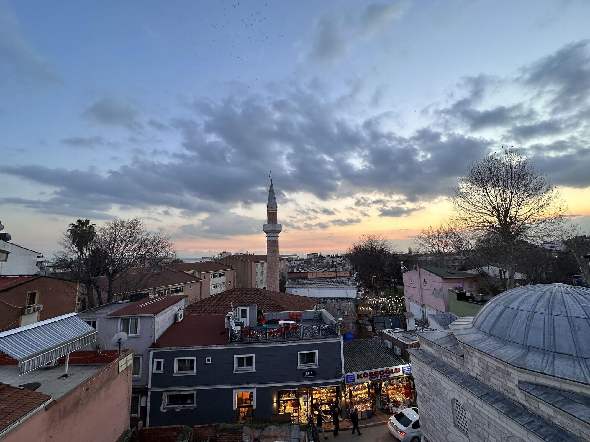 Varios Asparagus Hotel Suits Old City