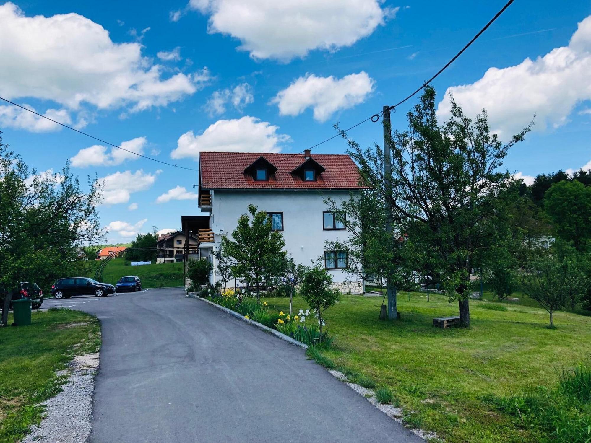 Vista Exterior Guest House Klanfar