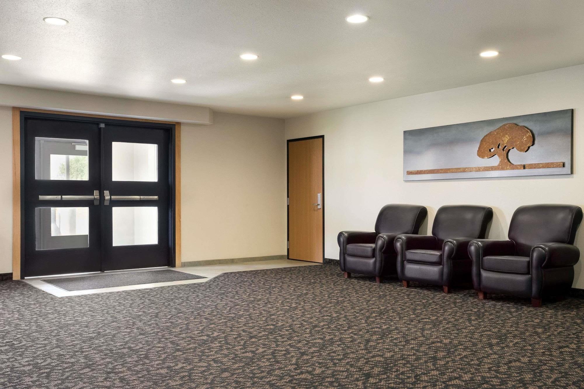 Vista Lobby Travelodge by Wyndham Bill WY Thunder Basin Ntl Grassland