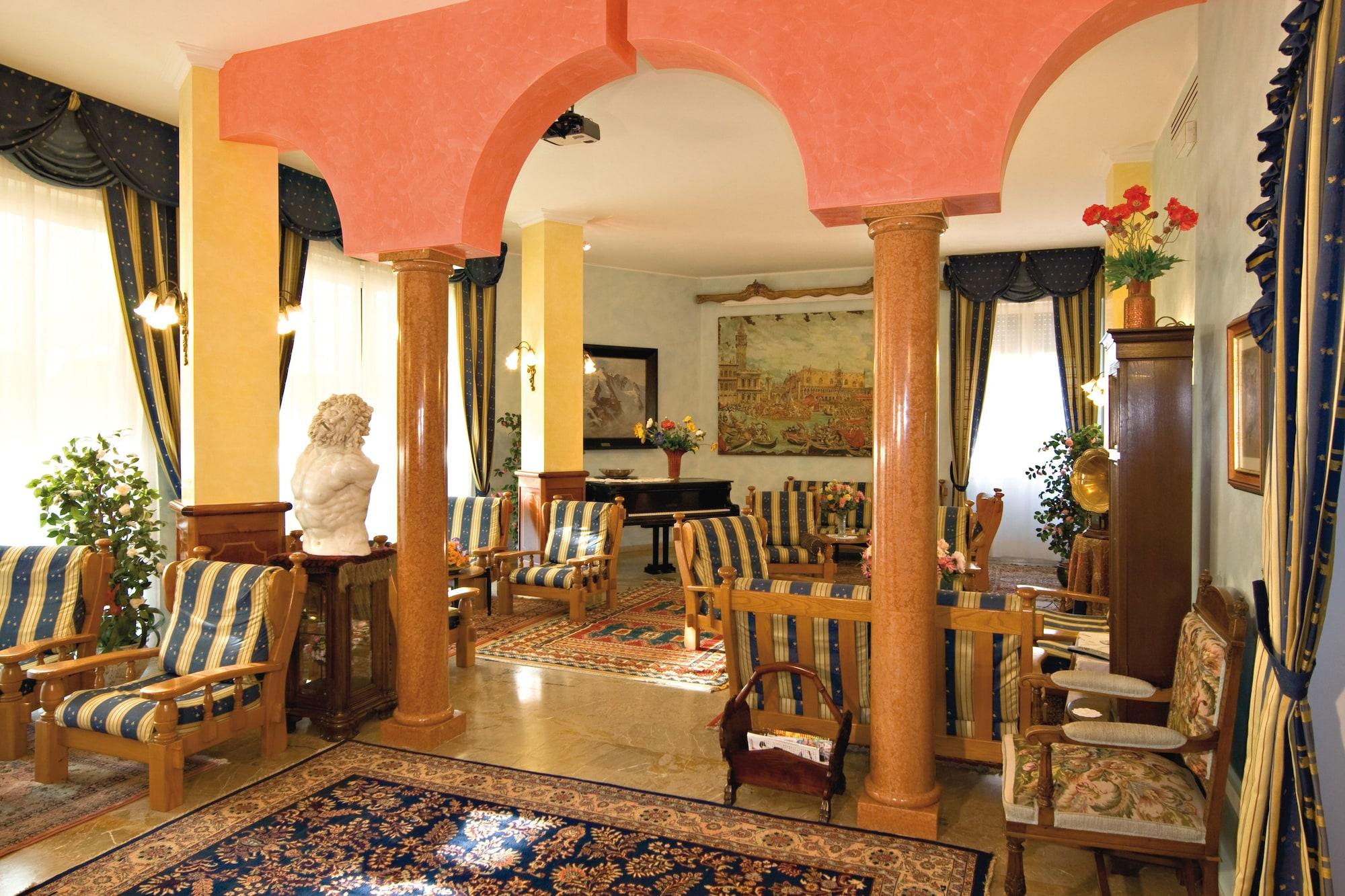 Vista Lobby Hotel Napoleon