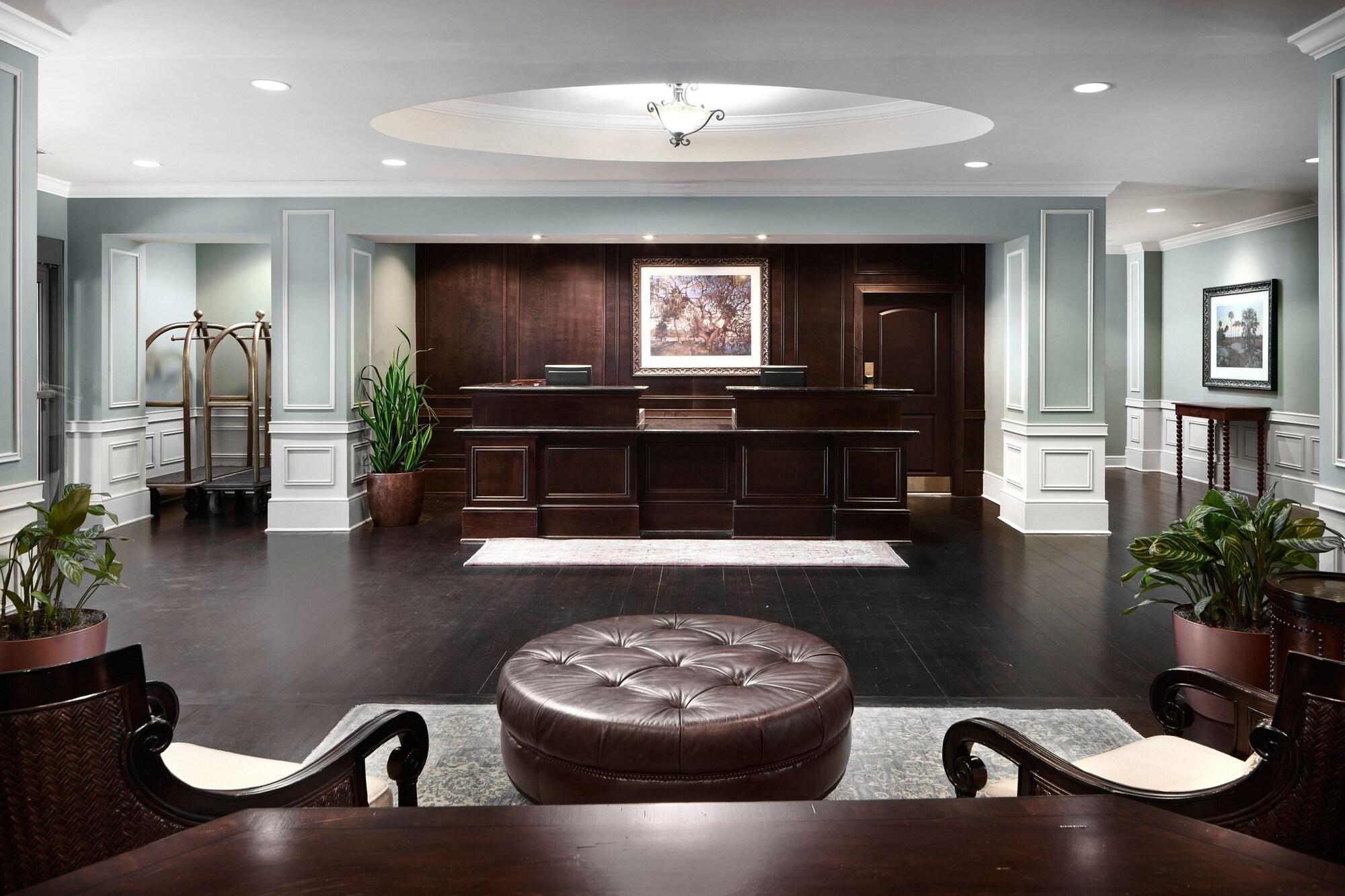 Vista Lobby Courtyard by Marriott Charleston Mount Pleasant
