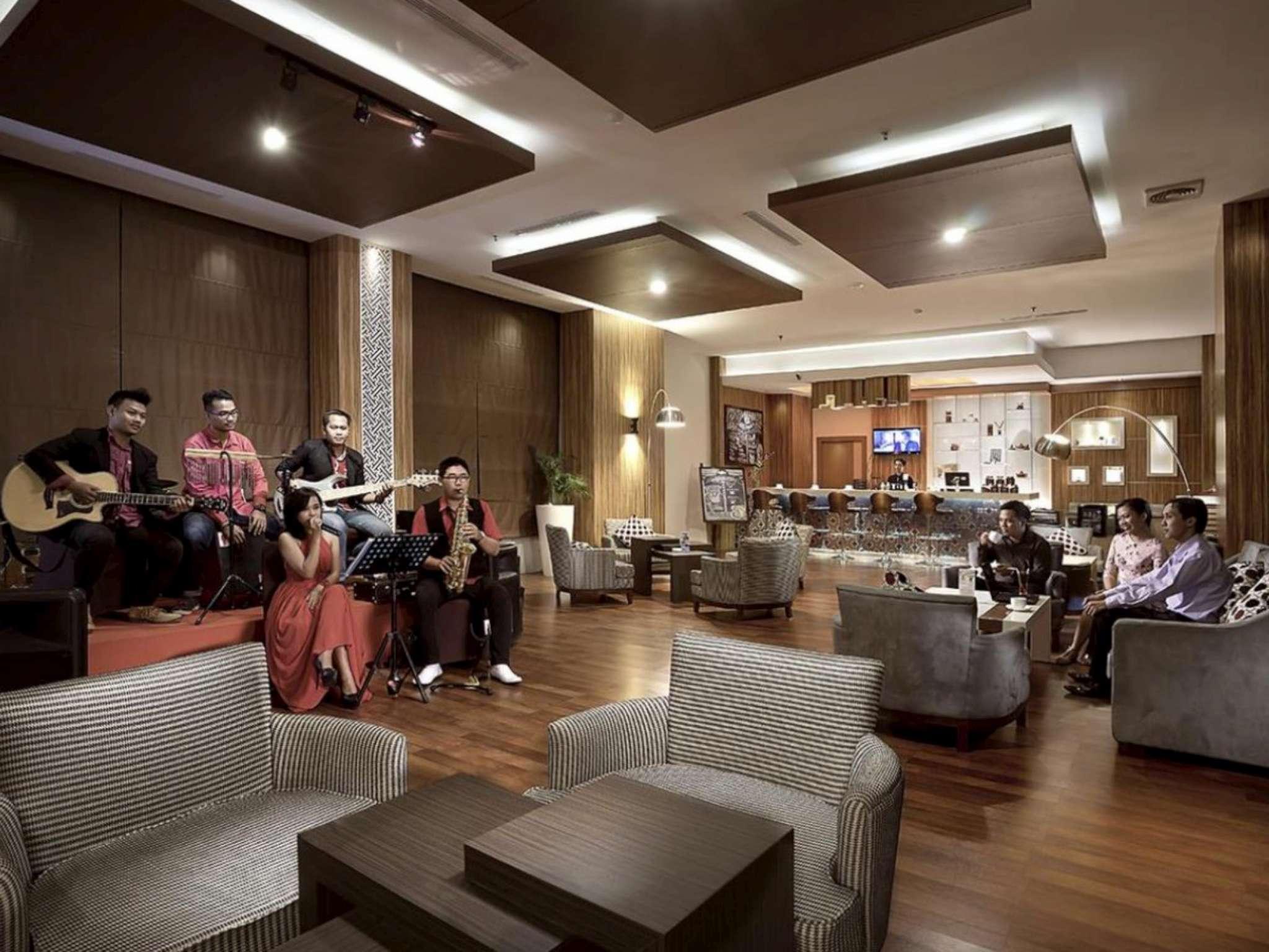 Vista Lobby Cavinton Hotel Malioboro Yogyakarta by Tritama Hospitality