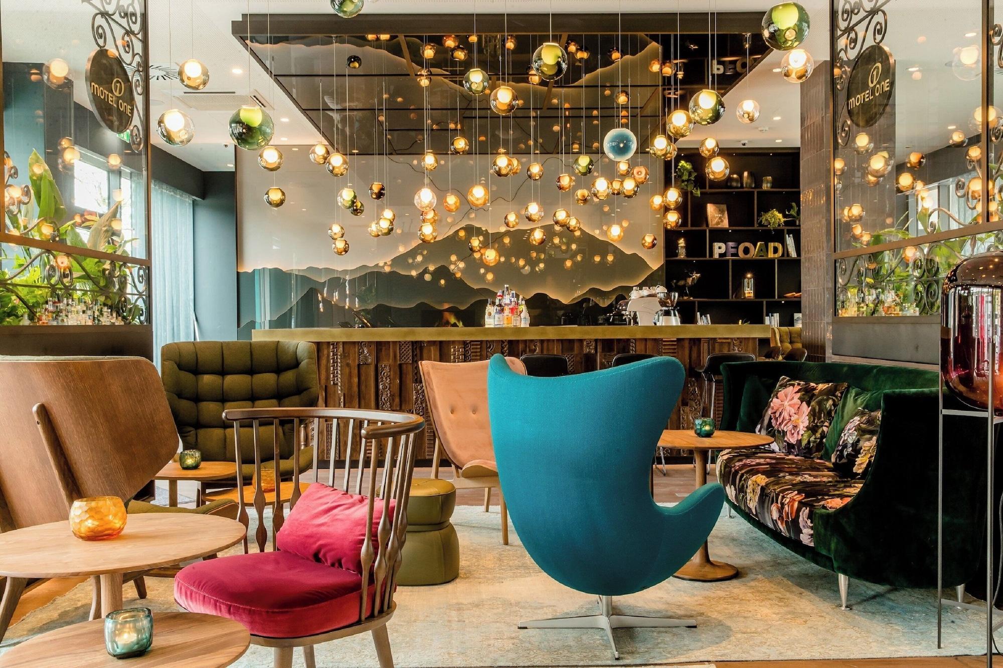 Vista Lobby Motel One Salzburg - Süd