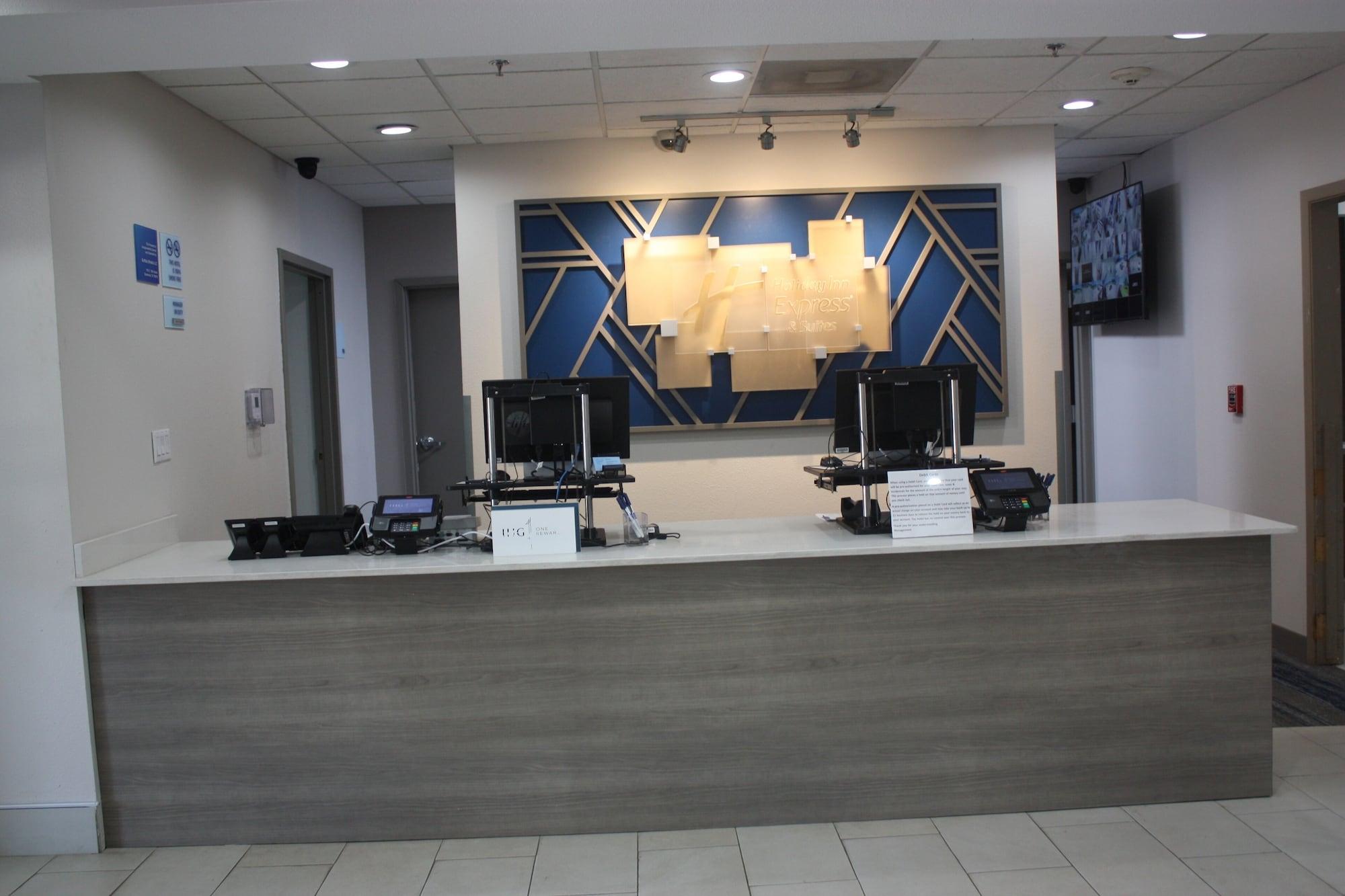 Vista Lobby Holiday Inn Express Hotel & Suites Shamrock North by IHG