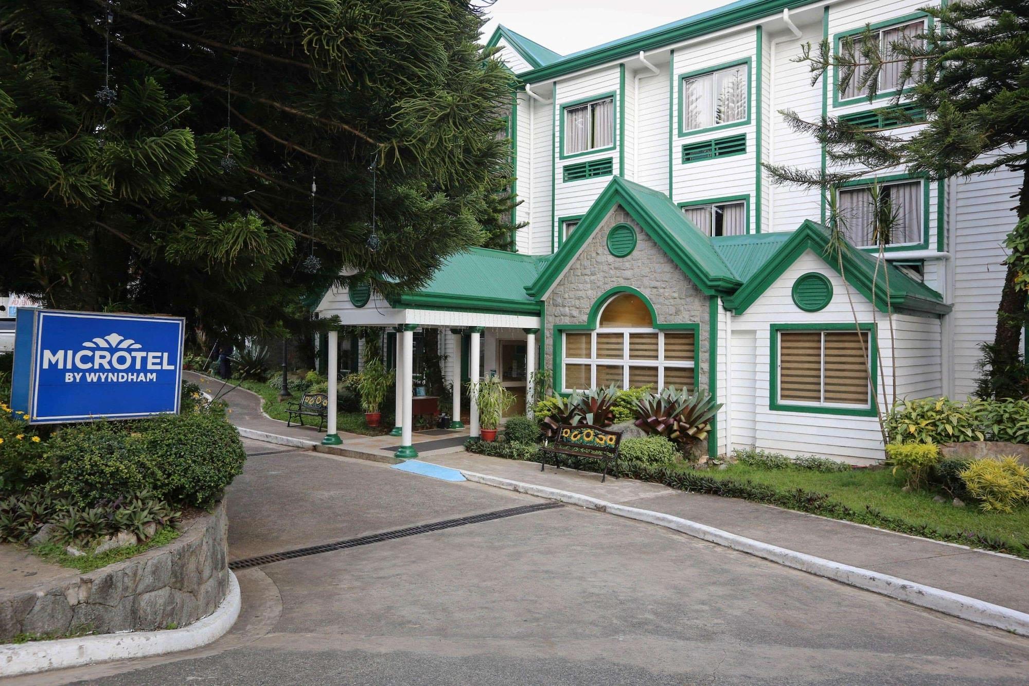 Vista Exterior Microtel by Wyndham Baguio