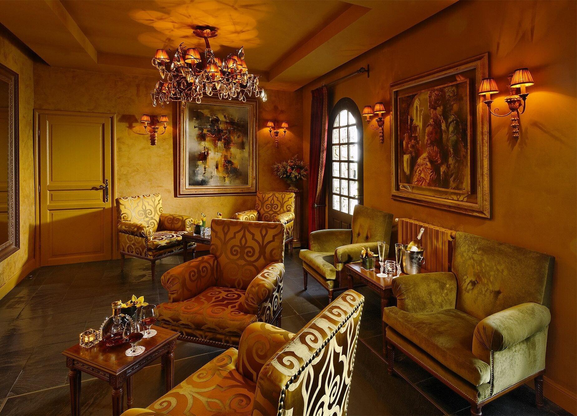 Bar/Salón Chateau Eza