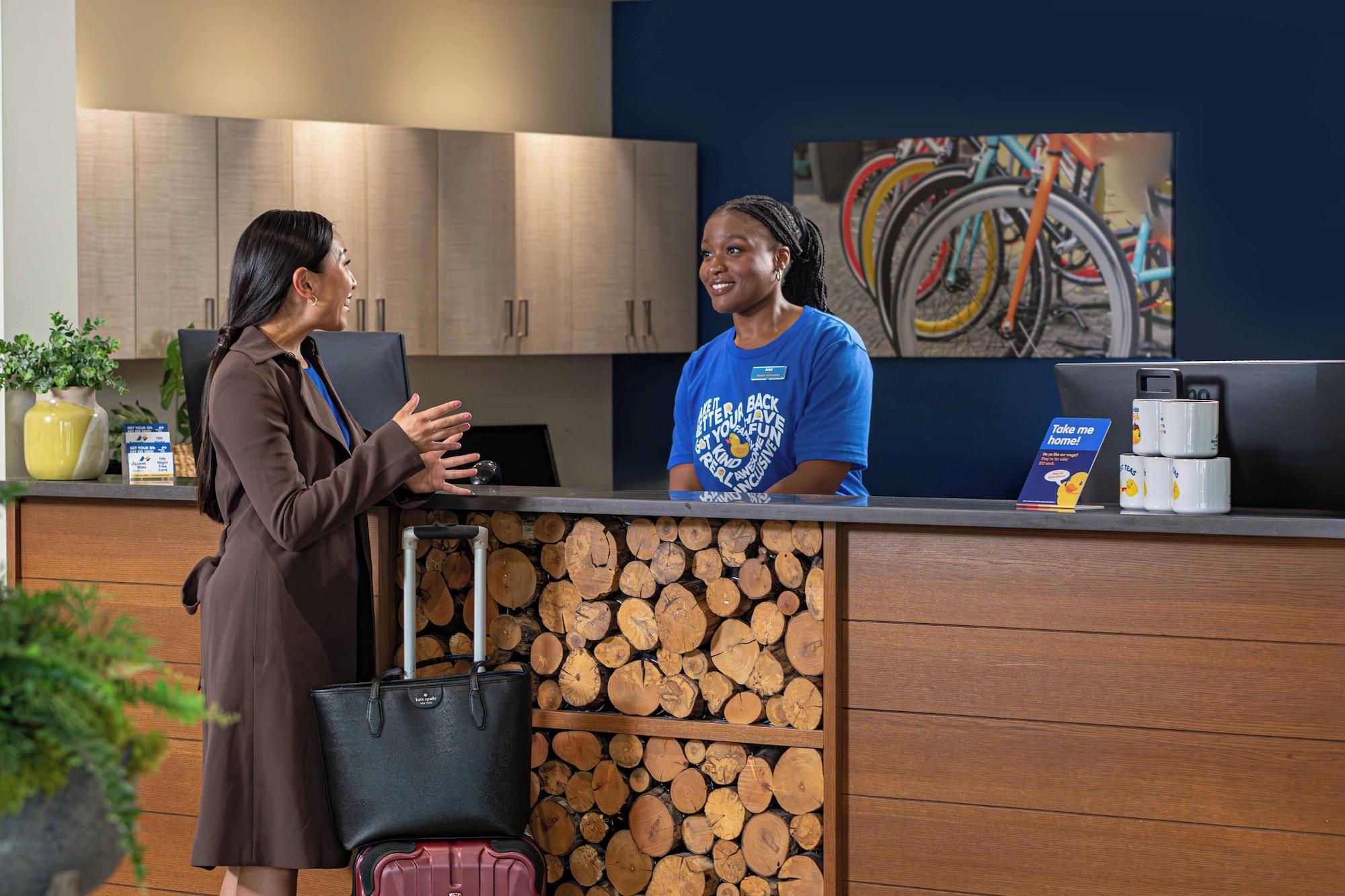 Vista Lobby Accent Inns Kelowna