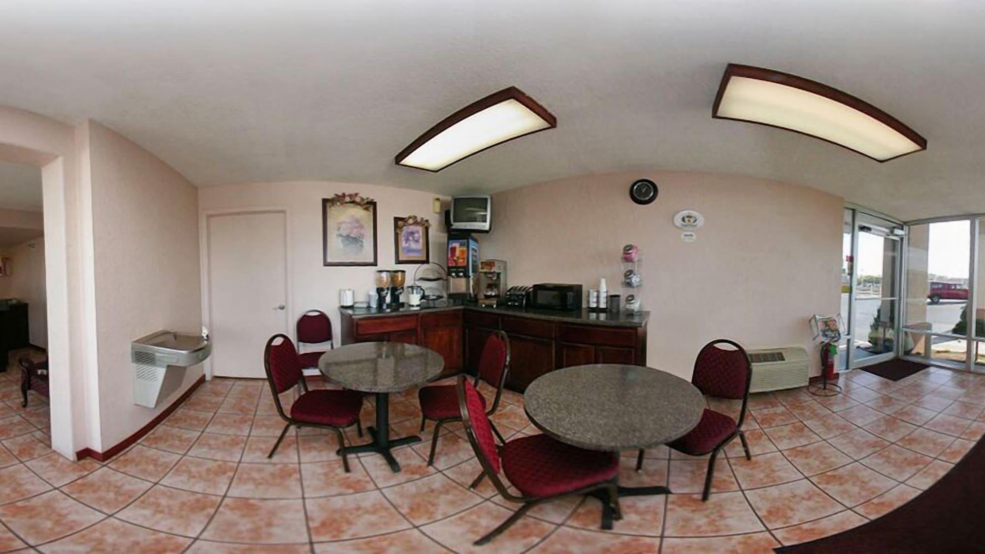 Restaurant Super 8 by Wyndham Oklahoma Fairgrounds