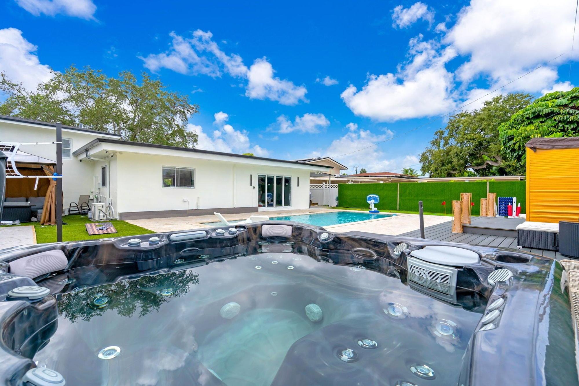 Spa Miami Resort Villa with Jacuzzi & Sauna