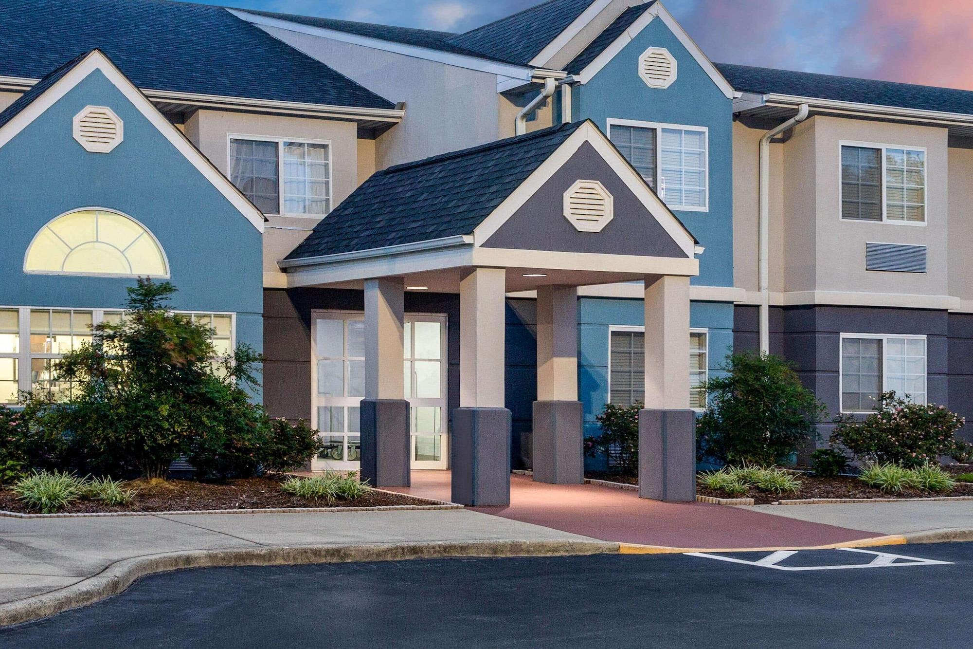 Vista Exterior Microtel Inn & Suites by Wyndham Burlington