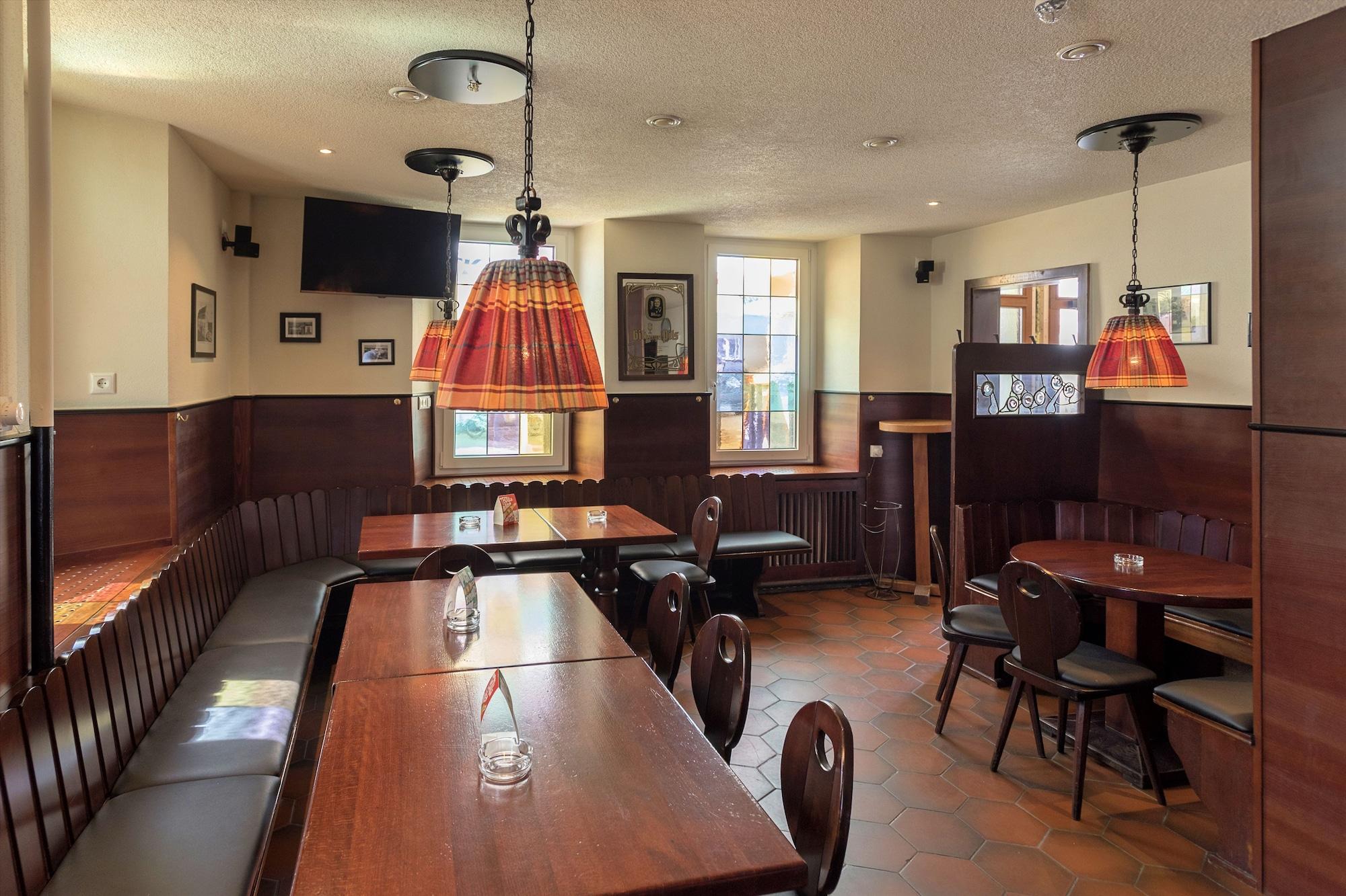 Bar/Salón Beim Heines