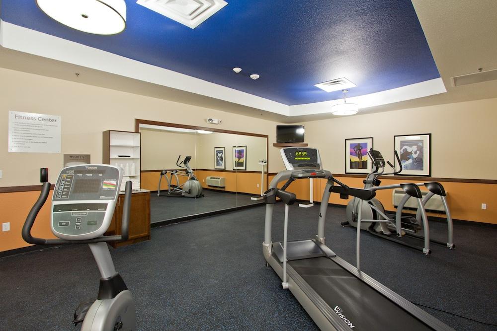 Gimnasio Holiday Inn Express Hotel & Suites Denver East-Peoria Street by IHG