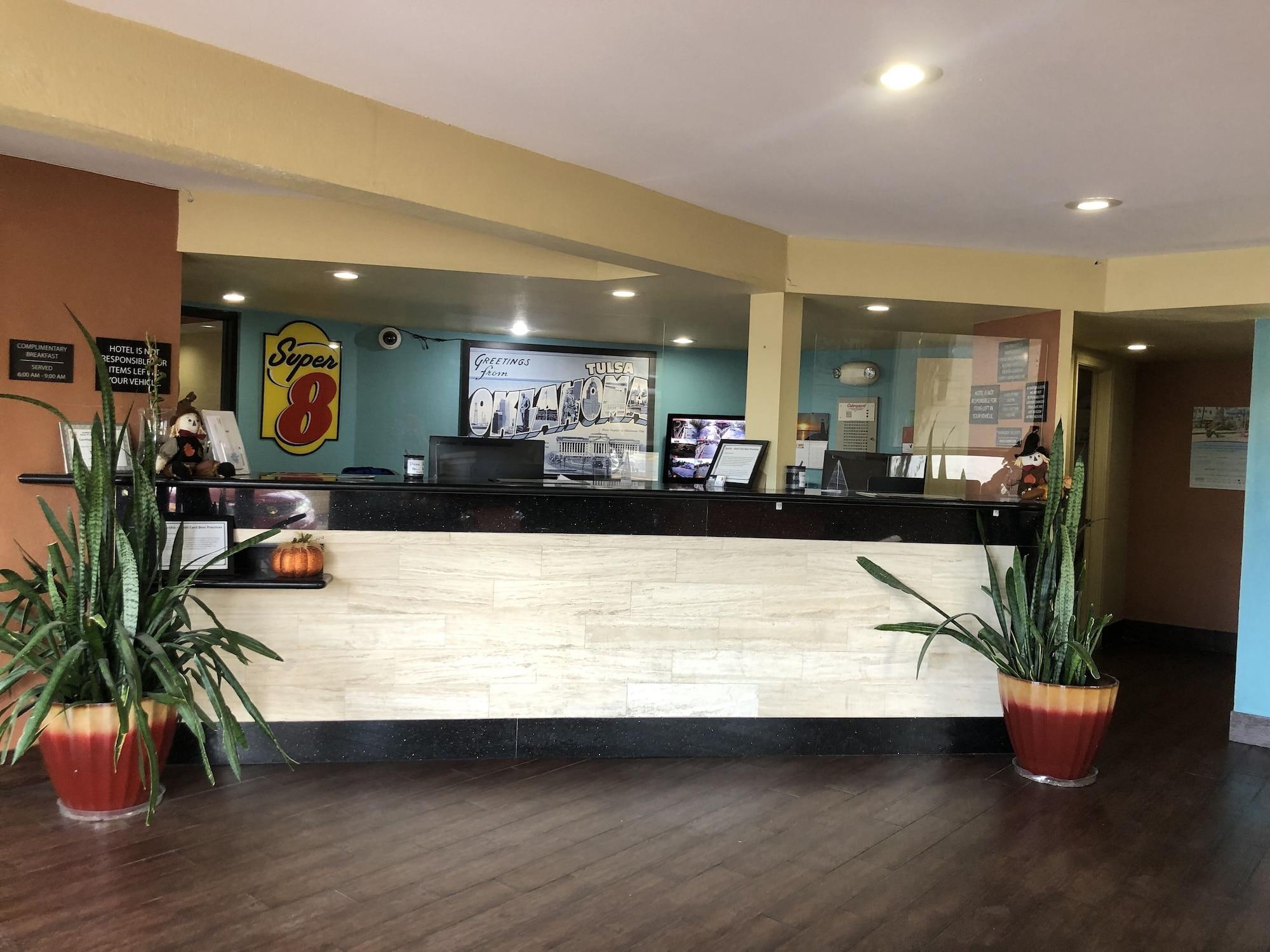 Vista Lobby Super 8 by Wyndham Tulsa