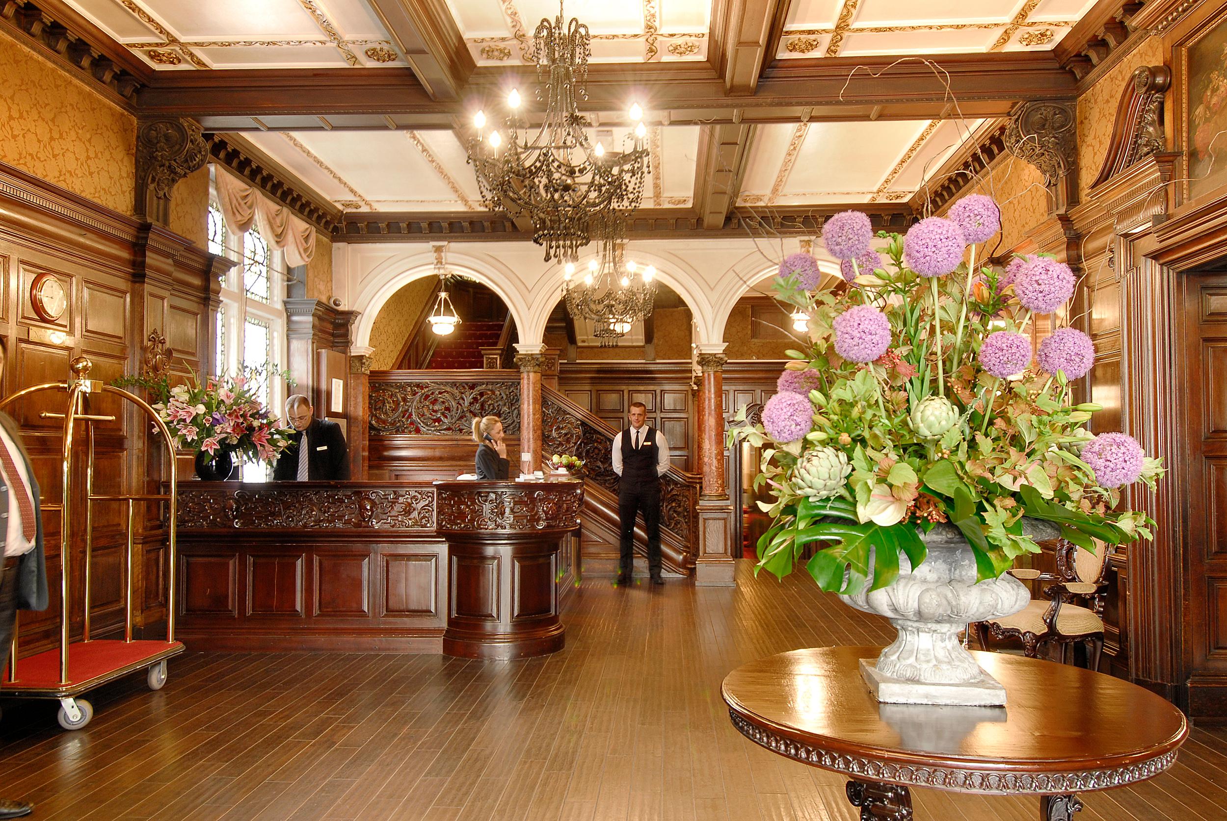 Vista Lobby Grand Royale Hyde Park