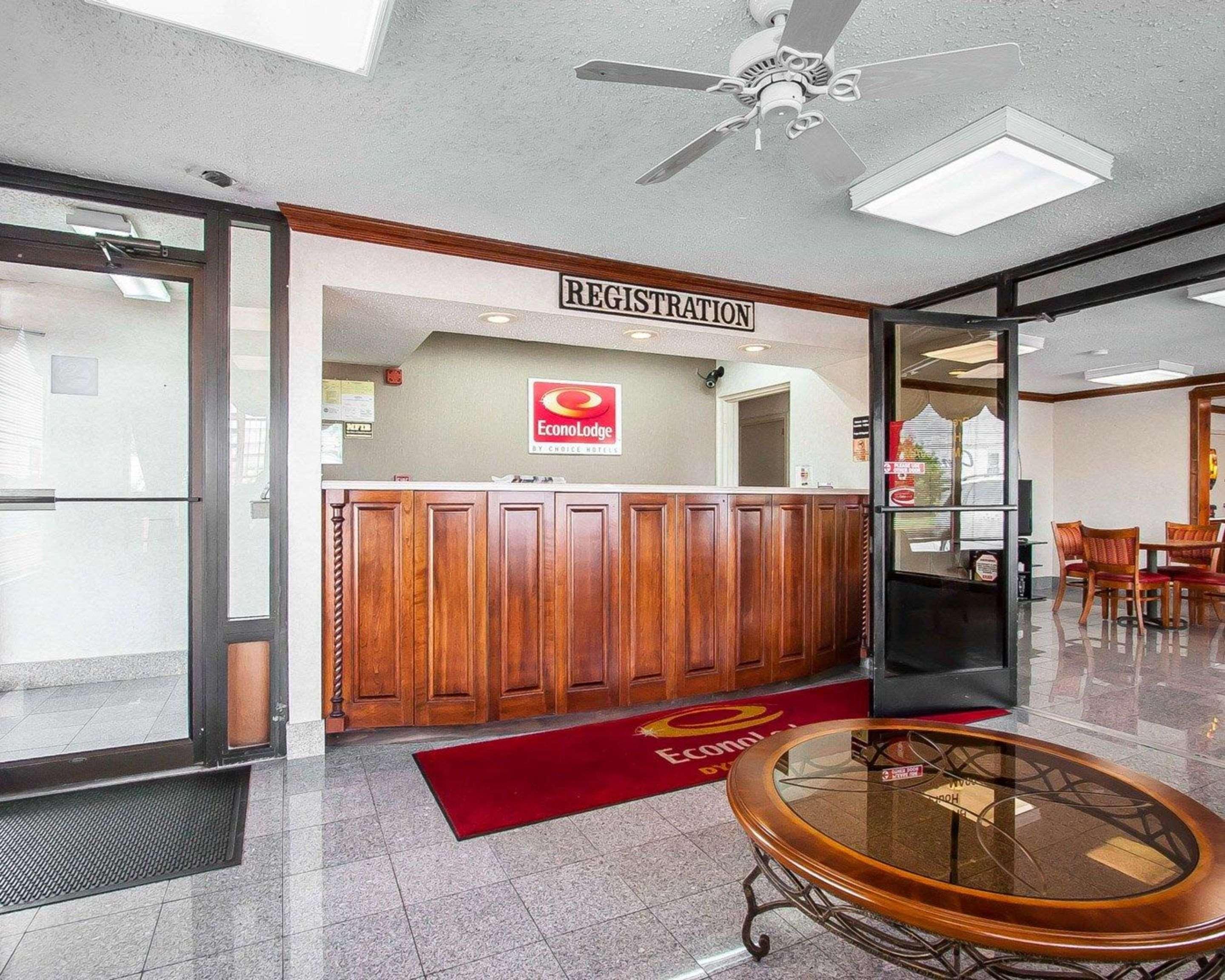 Vista Lobby Econo Lodge Dyersburg